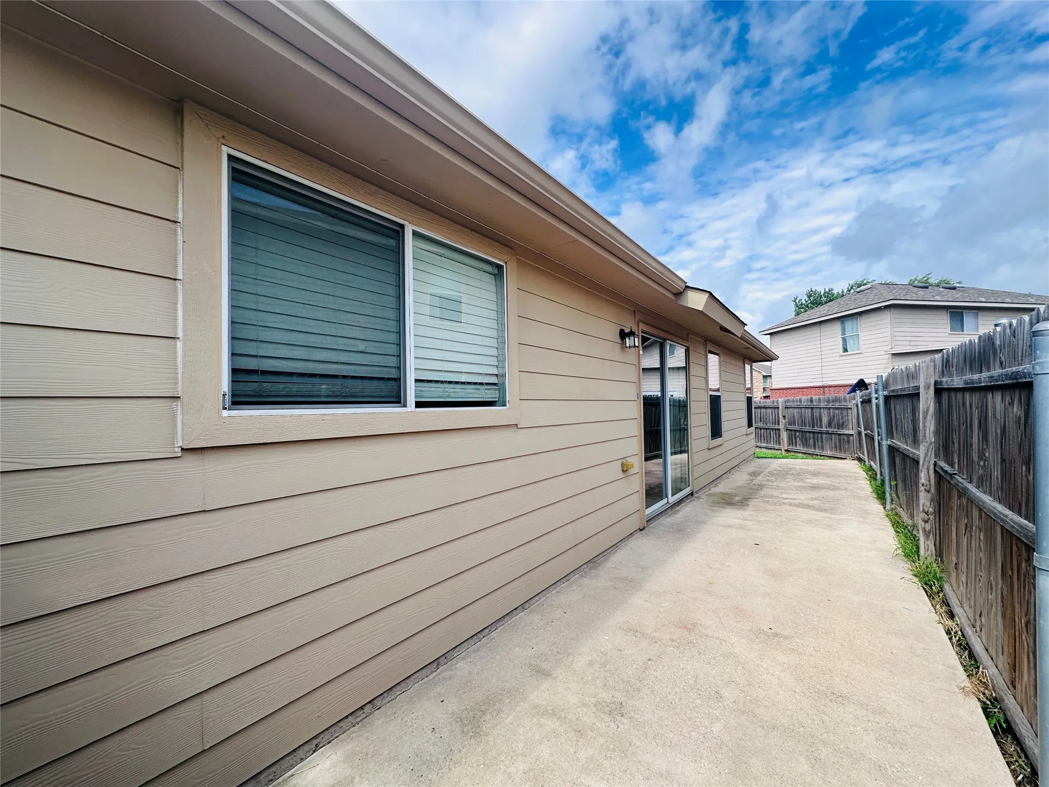 Single Family Residence For Sale in Tarrant County , 8600 Hawkview Drive, Fort Worth, Texas 76179, 3 Bedroom, 2 Bathroom, 2 Garage spaces, 1,637 Sqft, built in 2006, mls#21344563, Real Estate Agent in Fort Worth, Homes For Sale in Tarrant county, Homes For Sale in Fort Worth, Realtor in Fort Worth Texas, Real Estate Brokerage Independent Realty Texas, Luminita Cordes Realtor