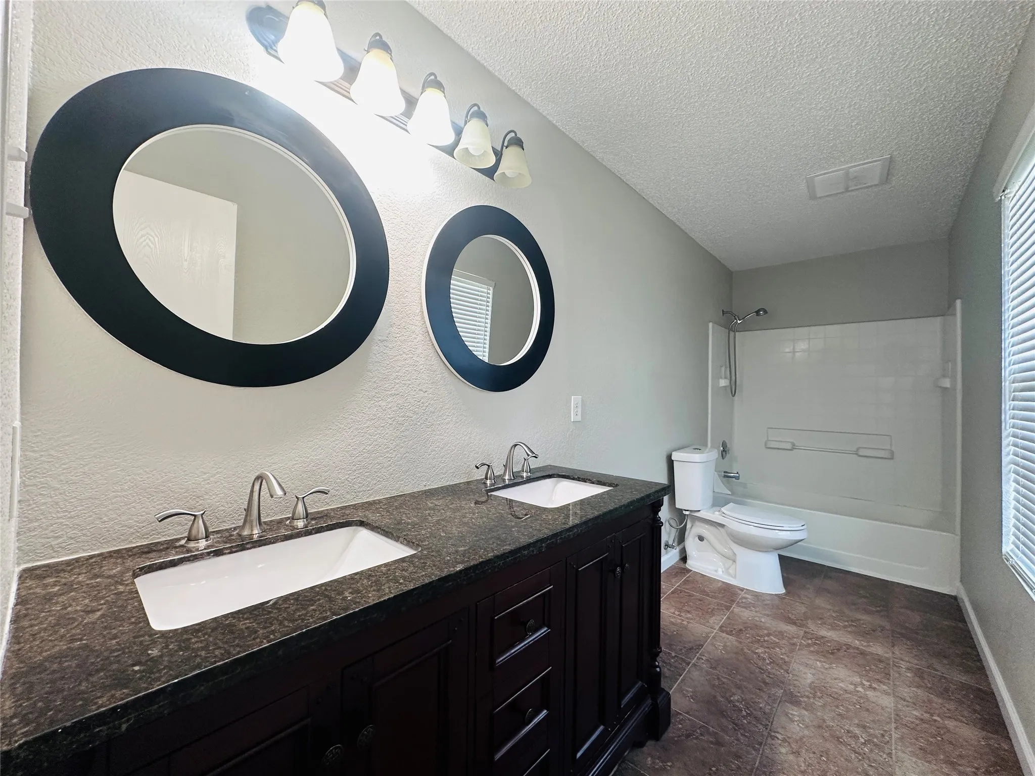 Single Family Residence For Sale in Tarrant County , 8600 Hawkview Drive, Fort Worth, Texas 76179, 3 Bedroom, 2 Bathroom, 2 Garage spaces, 1,637 Sqft, built in 2006, mls#21344563, Real Estate Agent in Fort Worth, Homes For Sale in Tarrant county, Homes For Sale in Fort Worth, Realtor in Fort Worth Texas, Real Estate Brokerage Independent Realty Texas, Luminita Cordes Realtor