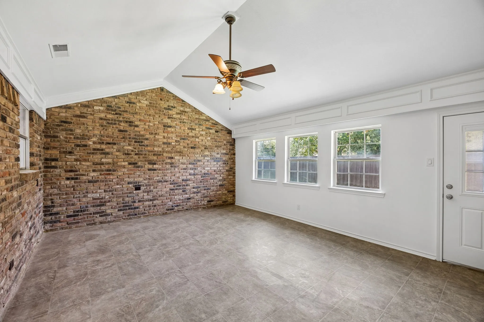 Single Family Residence For Sale in Dallas County , 10014 Hickory Crossing, Dallas, Texas 75243, 4 Bedroom, 3 Bathroom, 2 Garage spaces, 2,821 Sqft, built in 1980, mls#21341065, Real Estate Agent in Dallas, Homes For Sale in Dallas county, Homes For Sale in Dallas, Realtor in Dallas Texas, Real Estate Brokerage Independent Realty Texas, Luminita Cordes Realtor