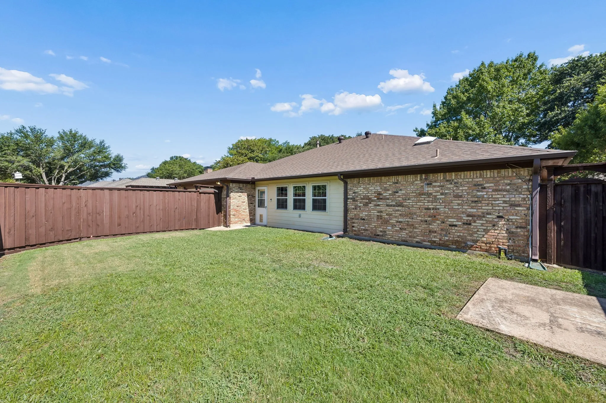 Single Family Residence For Sale in Dallas County , 10014 Hickory Crossing, Dallas, Texas 75243, 4 Bedroom, 3 Bathroom, 2 Garage spaces, 2,821 Sqft, built in 1980, mls#21341065, Real Estate Agent in Dallas, Homes For Sale in Dallas county, Homes For Sale in Dallas, Realtor in Dallas Texas, Real Estate Brokerage Independent Realty Texas, Luminita Cordes Realtor