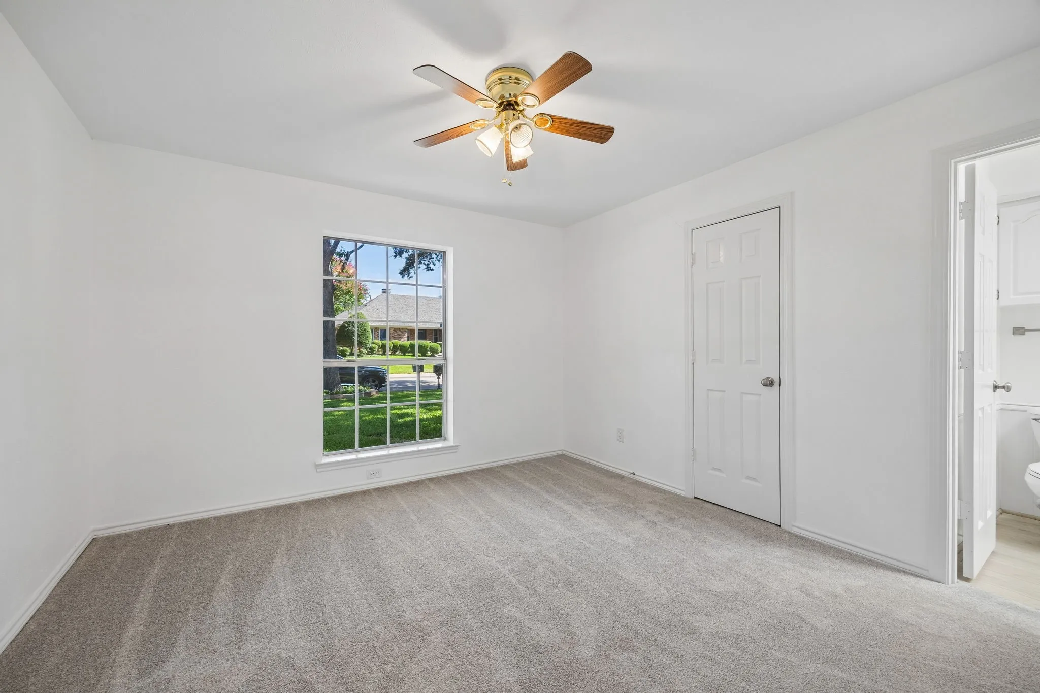 Single Family Residence For Sale in Dallas County , 10014 Hickory Crossing, Dallas, Texas 75243, 4 Bedroom, 3 Bathroom, 2 Garage spaces, 2,821 Sqft, built in 1980, mls#21341065, Real Estate Agent in Dallas, Homes For Sale in Dallas county, Homes For Sale in Dallas, Realtor in Dallas Texas, Real Estate Brokerage Independent Realty Texas, Luminita Cordes Realtor