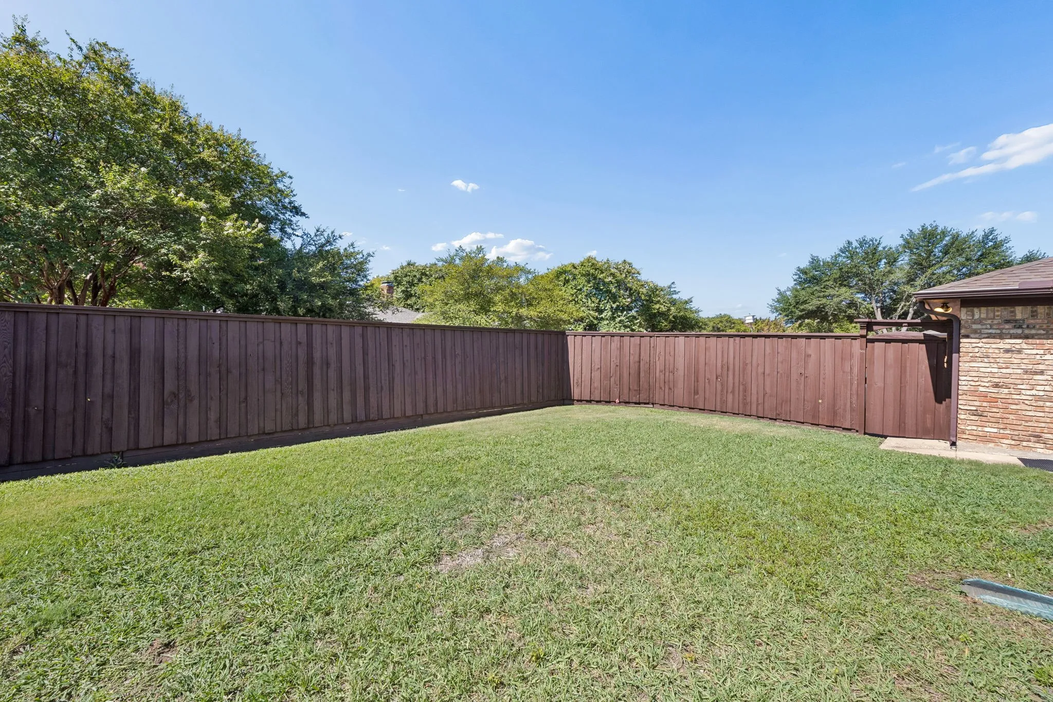 Single Family Residence For Sale in Dallas County , 10014 Hickory Crossing, Dallas, Texas 75243, 4 Bedroom, 3 Bathroom, 2 Garage spaces, 2,821 Sqft, built in 1980, mls#21341065, Real Estate Agent in Dallas, Homes For Sale in Dallas county, Homes For Sale in Dallas, Realtor in Dallas Texas, Real Estate Brokerage Independent Realty Texas, Luminita Cordes Realtor