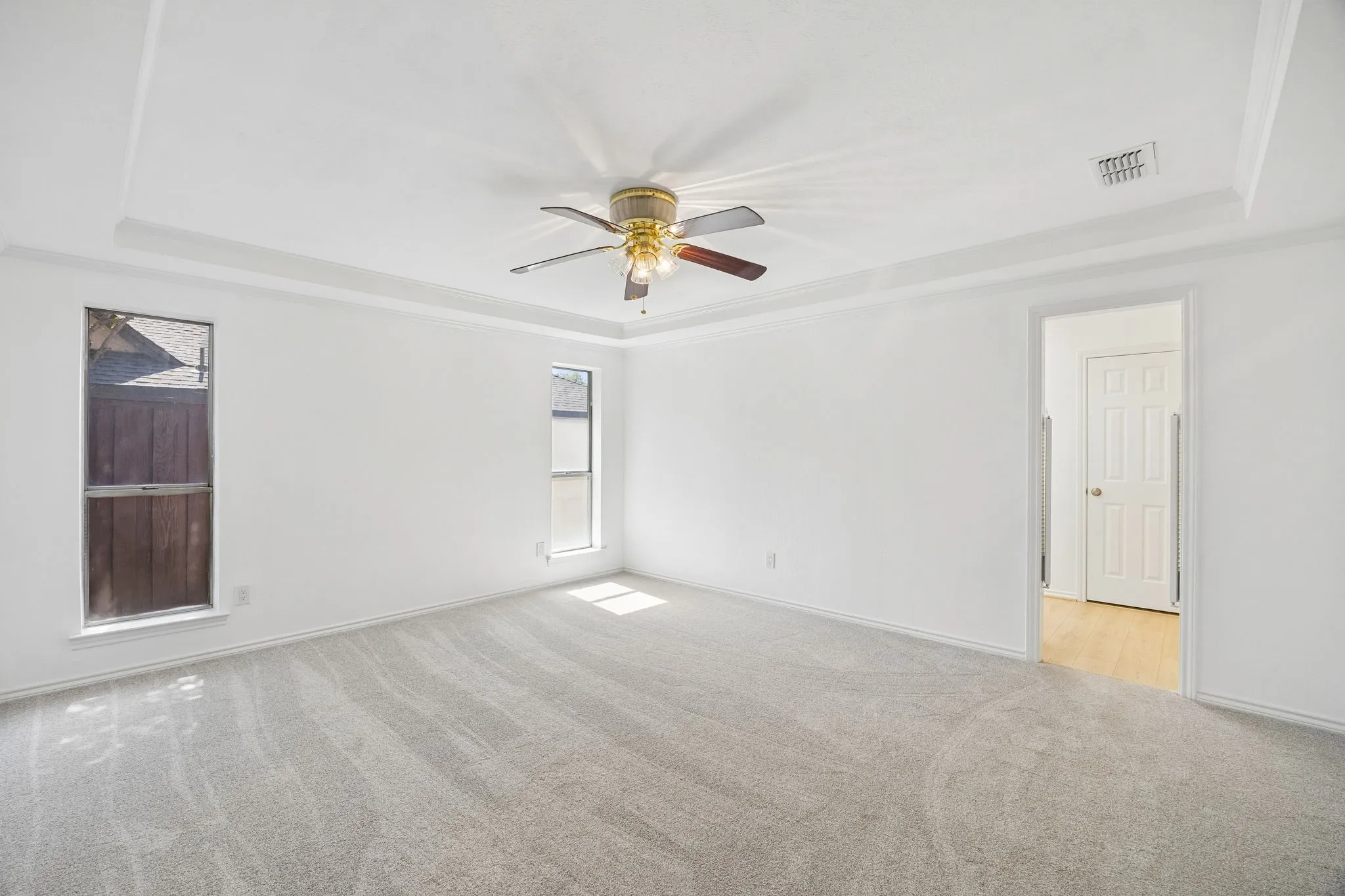 Single Family Residence For Sale in Dallas County , 10014 Hickory Crossing, Dallas, Texas 75243, 4 Bedroom, 3 Bathroom, 2 Garage spaces, 2,821 Sqft, built in 1980, mls#21341065, Real Estate Agent in Dallas, Homes For Sale in Dallas county, Homes For Sale in Dallas, Realtor in Dallas Texas, Real Estate Brokerage Independent Realty Texas, Luminita Cordes Realtor