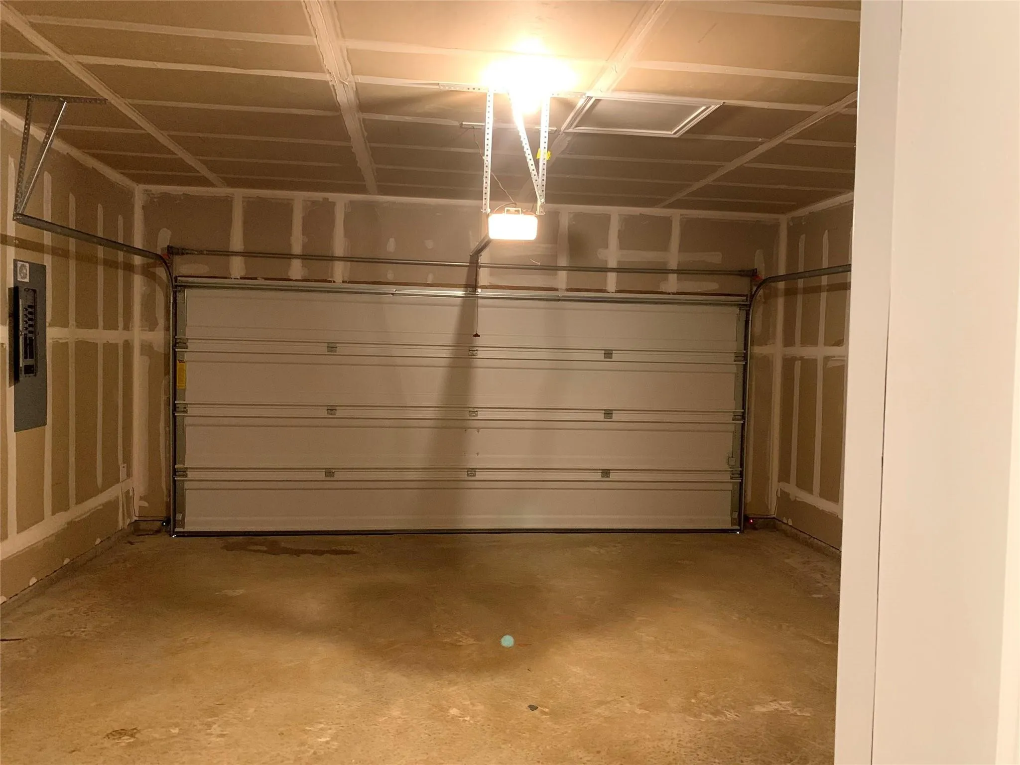 Townhouse For Rent in Tarrant County , 407 Milverton Drive, Fort Worth, Texas 76036, 3 Bedroom, 3 Bathroom, 2 Garage spaces, 1,786 Sqft, built in 2020, mls#21344904, Real Estate Agent in Fort Worth, Homes For Rent in Tarrant county, Homes For Rent in Fort Worth, Realtor in Fort Worth Texas, Real Estate Brokerage Independent Realty Texas, Luminita Cordes Realtor