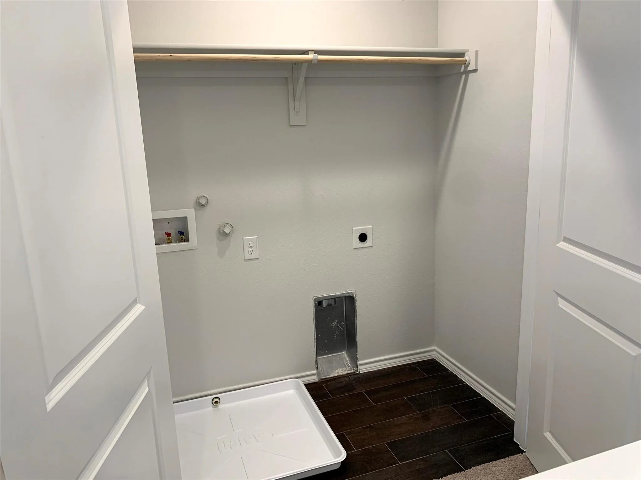 Townhouse For Rent in Tarrant County , 407 Milverton Drive, Fort Worth, Texas 76036, 3 Bedroom, 3 Bathroom, 2 Garage spaces, 1,786 Sqft, built in 2020, mls#21344904, Real Estate Agent in Fort Worth, Homes For Rent in Tarrant county, Homes For Rent in Fort Worth, Realtor in Fort Worth Texas, Real Estate Brokerage Independent Realty Texas, Luminita Cordes Realtor