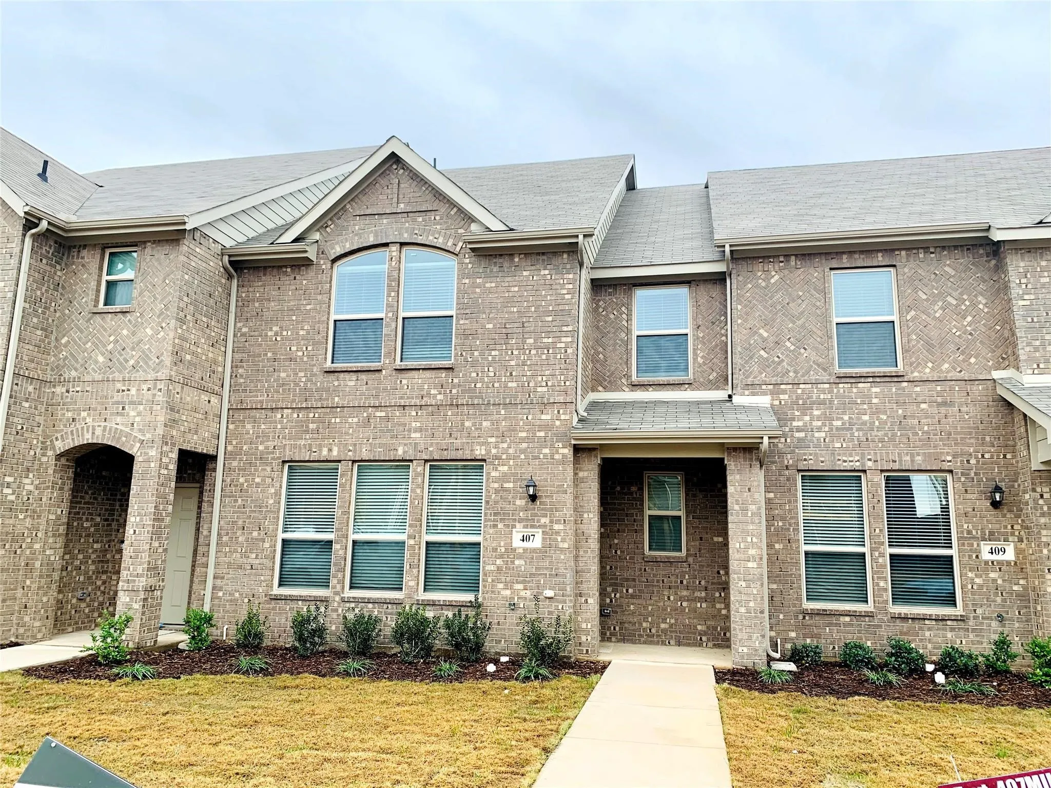 Townhouse For Rent in Tarrant County , 407 Milverton Drive, Fort Worth, Texas 76036, 3 Bedroom, 3 Bathroom, 2 Garage spaces, 1,786 Sqft, built in 2020, mls#21344904, Real Estate Agent in Fort Worth, Homes For Rent in Tarrant county, Homes For Rent in Fort Worth, Realtor in Fort Worth Texas, Real Estate Brokerage Independent Realty Texas, Luminita Cordes Realtor
