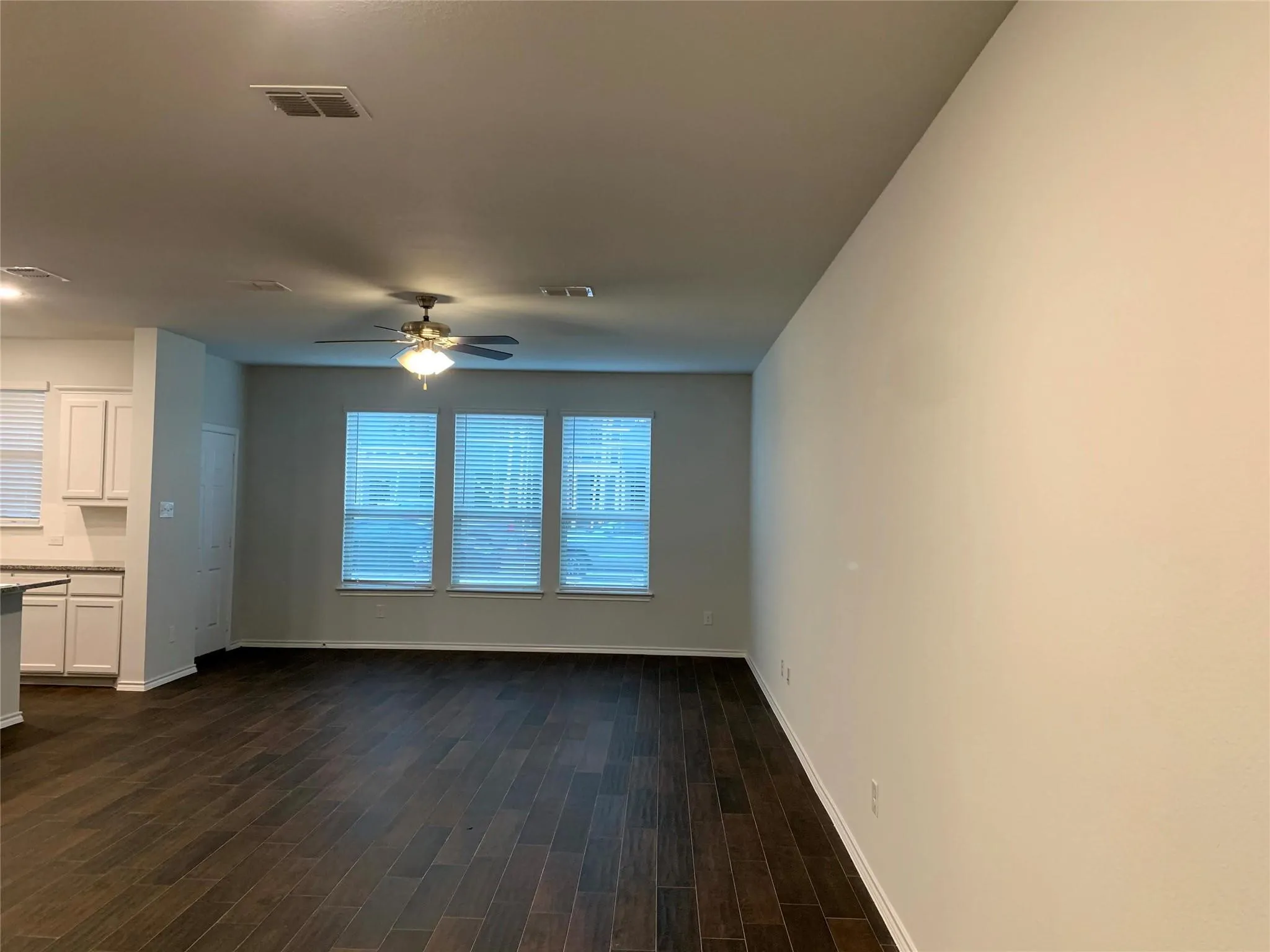 Townhouse For Rent in Tarrant County , 407 Milverton Drive, Fort Worth, Texas 76036, 3 Bedroom, 3 Bathroom, 2 Garage spaces, 1,786 Sqft, built in 2020, mls#21344904, Real Estate Agent in Fort Worth, Homes For Rent in Tarrant county, Homes For Rent in Fort Worth, Realtor in Fort Worth Texas, Real Estate Brokerage Independent Realty Texas, Luminita Cordes Realtor