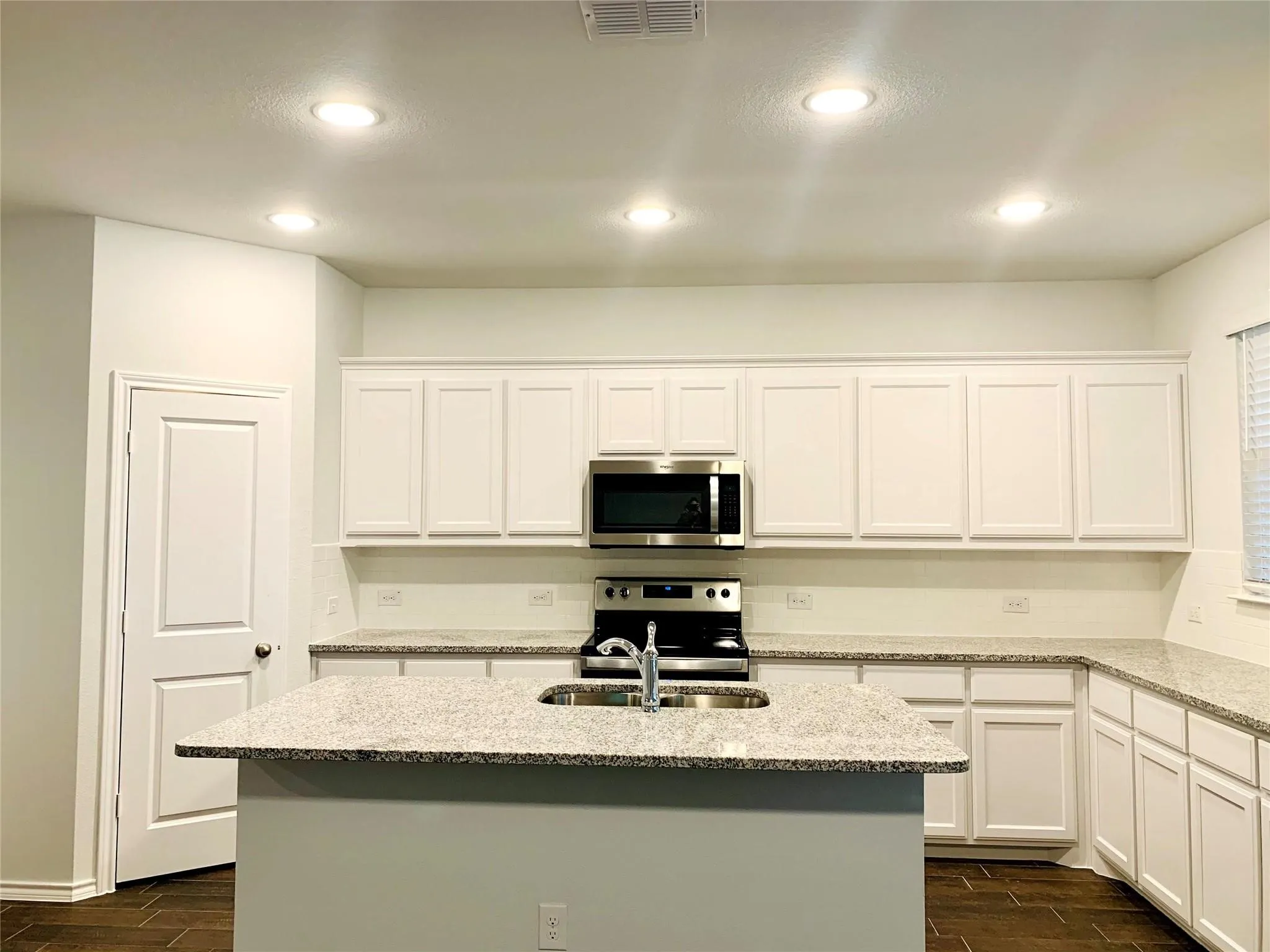 Townhouse For Rent in Tarrant County , 407 Milverton Drive, Fort Worth, Texas 76036, 3 Bedroom, 3 Bathroom, 2 Garage spaces, 1,786 Sqft, built in 2020, mls#21344904, Real Estate Agent in Fort Worth, Homes For Rent in Tarrant county, Homes For Rent in Fort Worth, Realtor in Fort Worth Texas, Real Estate Brokerage Independent Realty Texas, Luminita Cordes Realtor