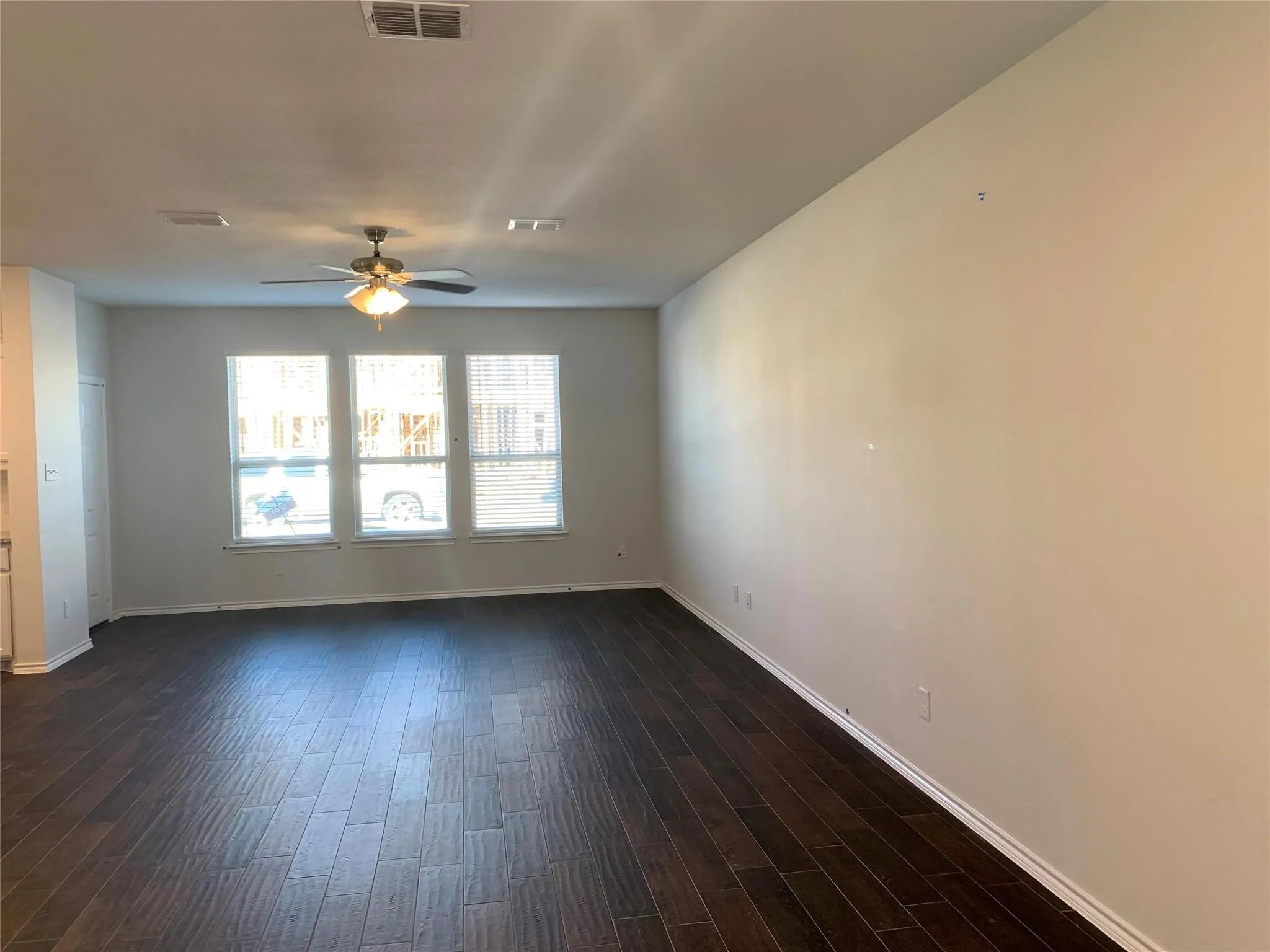 Townhouse For Rent in Tarrant County , 407 Milverton Drive, Fort Worth, Texas 76036, 3 Bedroom, 3 Bathroom, 2 Garage spaces, 1,786 Sqft, built in 2020, mls#21344904, Real Estate Agent in Fort Worth, Homes For Rent in Tarrant county, Homes For Rent in Fort Worth, Realtor in Fort Worth Texas, Real Estate Brokerage Independent Realty Texas, Luminita Cordes Realtor