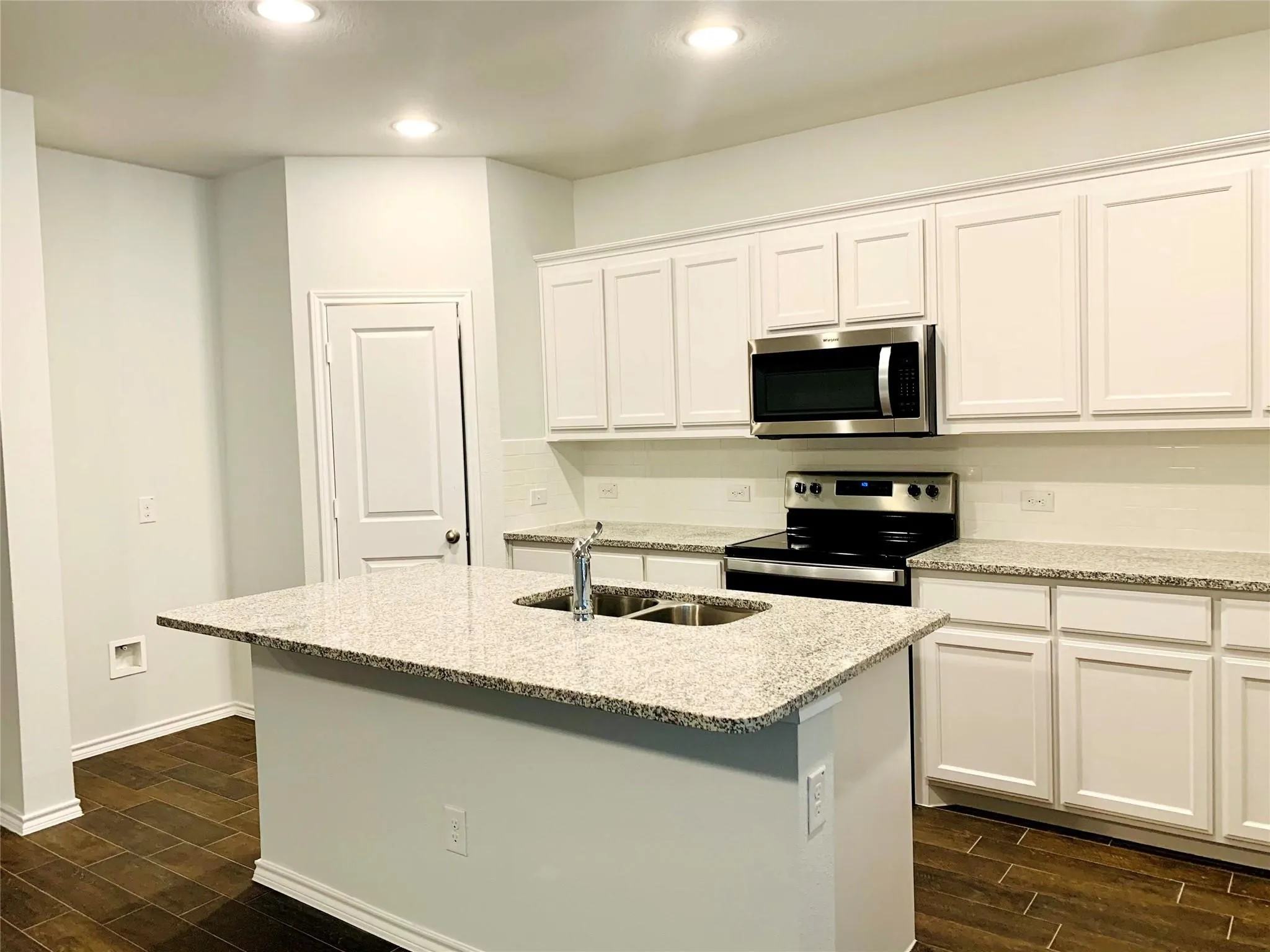 Townhouse For Rent in Tarrant County , 407 Milverton Drive, Fort Worth, Texas 76036, 3 Bedroom, 3 Bathroom, 2 Garage spaces, 1,786 Sqft, built in 2020, mls#21344904, Real Estate Agent in Fort Worth, Homes For Rent in Tarrant county, Homes For Rent in Fort Worth, Realtor in Fort Worth Texas, Real Estate Brokerage Independent Realty Texas, Luminita Cordes Realtor