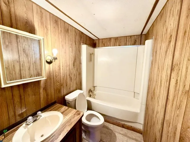 Mobile Home For Sale in Young County , 345 Butler Loop, Graham, Texas 76450, 3 Bedroom, 2 Bathroom, Garage spaces, 1,488 Sqft, built in 1980, mls#21344907, Real Estate Agent in Graham, Homes For Sale in Young county, Homes For Sale in Graham, Realtor in Graham Texas, Real Estate Brokerage Independent Realty Texas, Luminita Cordes Realtor