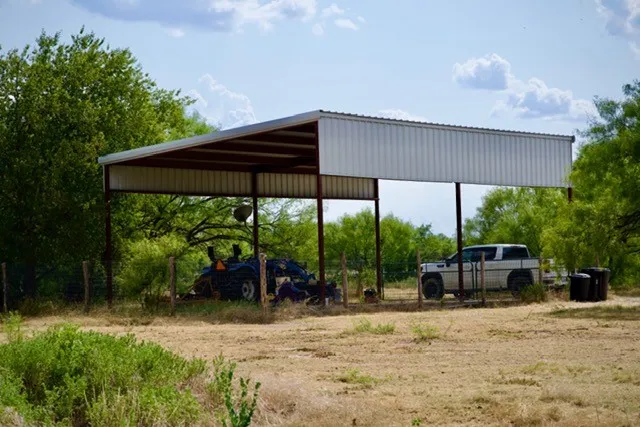 Mobile Home For Sale in Young County , 345 Butler Loop, Graham, Texas 76450, 3 Bedroom, 2 Bathroom, Garage spaces, 1,488 Sqft, built in 1980, mls#21344907, Real Estate Agent in Graham, Homes For Sale in Young county, Homes For Sale in Graham, Realtor in Graham Texas, Real Estate Brokerage Independent Realty Texas, Luminita Cordes Realtor