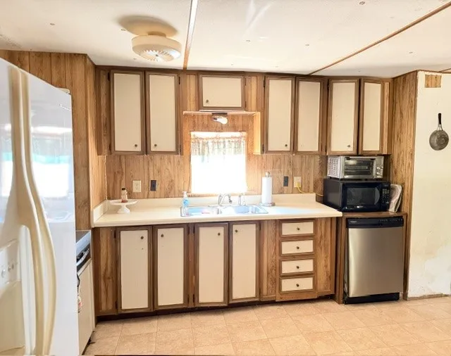 Mobile Home For Sale in Young County , 345 Butler Loop, Graham, Texas 76450, 3 Bedroom, 2 Bathroom, Garage spaces, 1,488 Sqft, built in 1980, mls#21344907, Real Estate Agent in Graham, Homes For Sale in Young county, Homes For Sale in Graham, Realtor in Graham Texas, Real Estate Brokerage Independent Realty Texas, Luminita Cordes Realtor