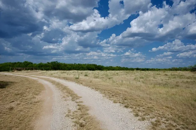 Mobile Home For Sale in Young County , 345 Butler Loop, Graham, Texas 76450, 3 Bedroom, 2 Bathroom, Garage spaces, 1,488 Sqft, built in 1980, mls#21344907, Real Estate Agent in Graham, Homes For Sale in Young county, Homes For Sale in Graham, Realtor in Graham Texas, Real Estate Brokerage Independent Realty Texas, Luminita Cordes Realtor