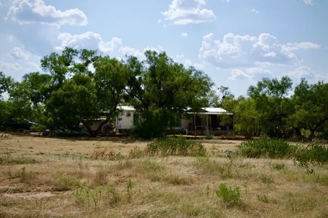 Mobile Home For Sale in Young County , 345 Butler Loop, Graham, Texas 76450, 3 Bedroom, 2 Bathroom, Garage spaces, 1,488 Sqft, built in 1980, mls#21344907, Real Estate Agent in Graham, Homes For Sale in Young county, Homes For Sale in Graham, Realtor in Graham Texas, Real Estate Brokerage Independent Realty Texas, Luminita Cordes Realtor