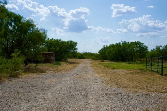 Mobile Home For Sale in Young County , 345 Butler Loop, Graham, Texas 76450, 3 Bedroom, 2 Bathroom, Garage spaces, 1,488 Sqft, built in 1980, mls#21344907, Real Estate Agent in Graham, Homes For Sale in Young county, Homes For Sale in Graham, Realtor in Graham Texas, Real Estate Brokerage Independent Realty Texas, Luminita Cordes Realtor