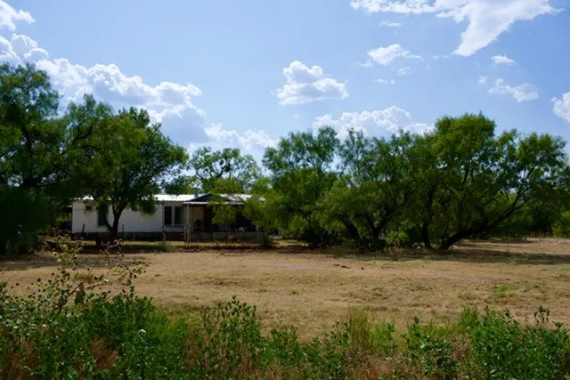 Mobile Home For Sale in Young County , 345 Butler Loop, Graham, Texas 76450, 3 Bedroom, 2 Bathroom, Garage spaces, 1,488 Sqft, built in 1980, mls#21344907, Real Estate Agent in Graham, Homes For Sale in Young county, Homes For Sale in Graham, Realtor in Graham Texas, Real Estate Brokerage Independent Realty Texas, Luminita Cordes Realtor