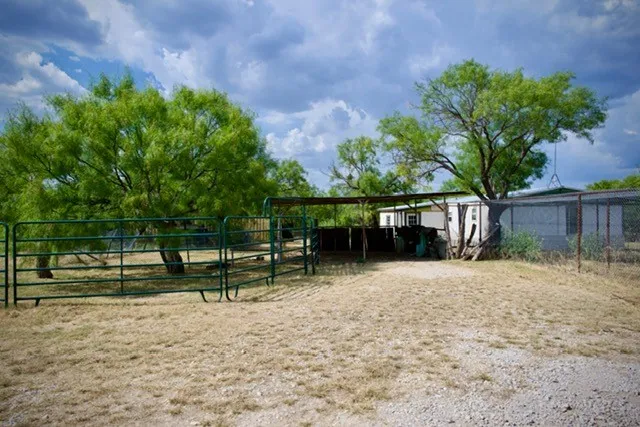 Mobile Home For Sale in Young County , 345 Butler Loop, Graham, Texas 76450, 3 Bedroom, 2 Bathroom, Garage spaces, 1,488 Sqft, built in 1980, mls#21344907, Real Estate Agent in Graham, Homes For Sale in Young county, Homes For Sale in Graham, Realtor in Graham Texas, Real Estate Brokerage Independent Realty Texas, Luminita Cordes Realtor