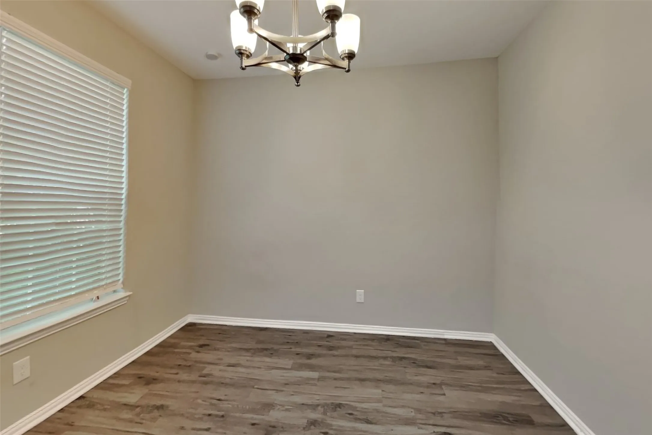 Single Family Residence For Rent in Tarrant County , 106 Rock Meadow Trail, Mansfield, Texas 76063, 4 Bedroom, 3 Bathroom, 2 Garage spaces, 2,835 Sqft, built in 2002, mls#21344900, Real Estate Agent in Mansfield, Homes For Rent in Tarrant county, Homes For Rent in Mansfield, Realtor in Mansfield Texas, Real Estate Brokerage Independent Realty Texas, Luminita Cordes Realtor
