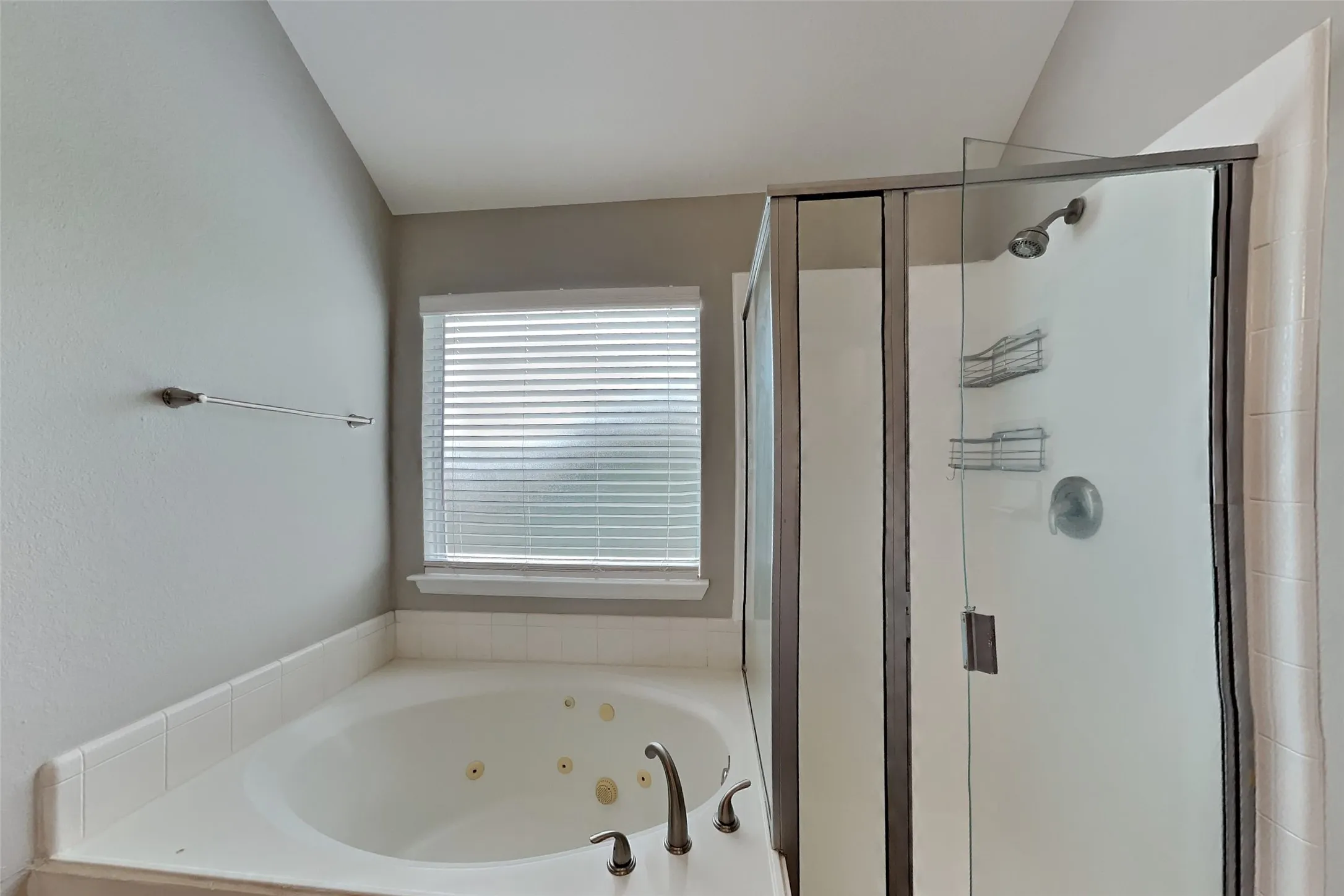 Single Family Residence For Rent in Tarrant County , 106 Rock Meadow Trail, Mansfield, Texas 76063, 4 Bedroom, 3 Bathroom, 2 Garage spaces, 2,835 Sqft, built in 2002, mls#21344900, Real Estate Agent in Mansfield, Homes For Rent in Tarrant county, Homes For Rent in Mansfield, Realtor in Mansfield Texas, Real Estate Brokerage Independent Realty Texas, Luminita Cordes Realtor