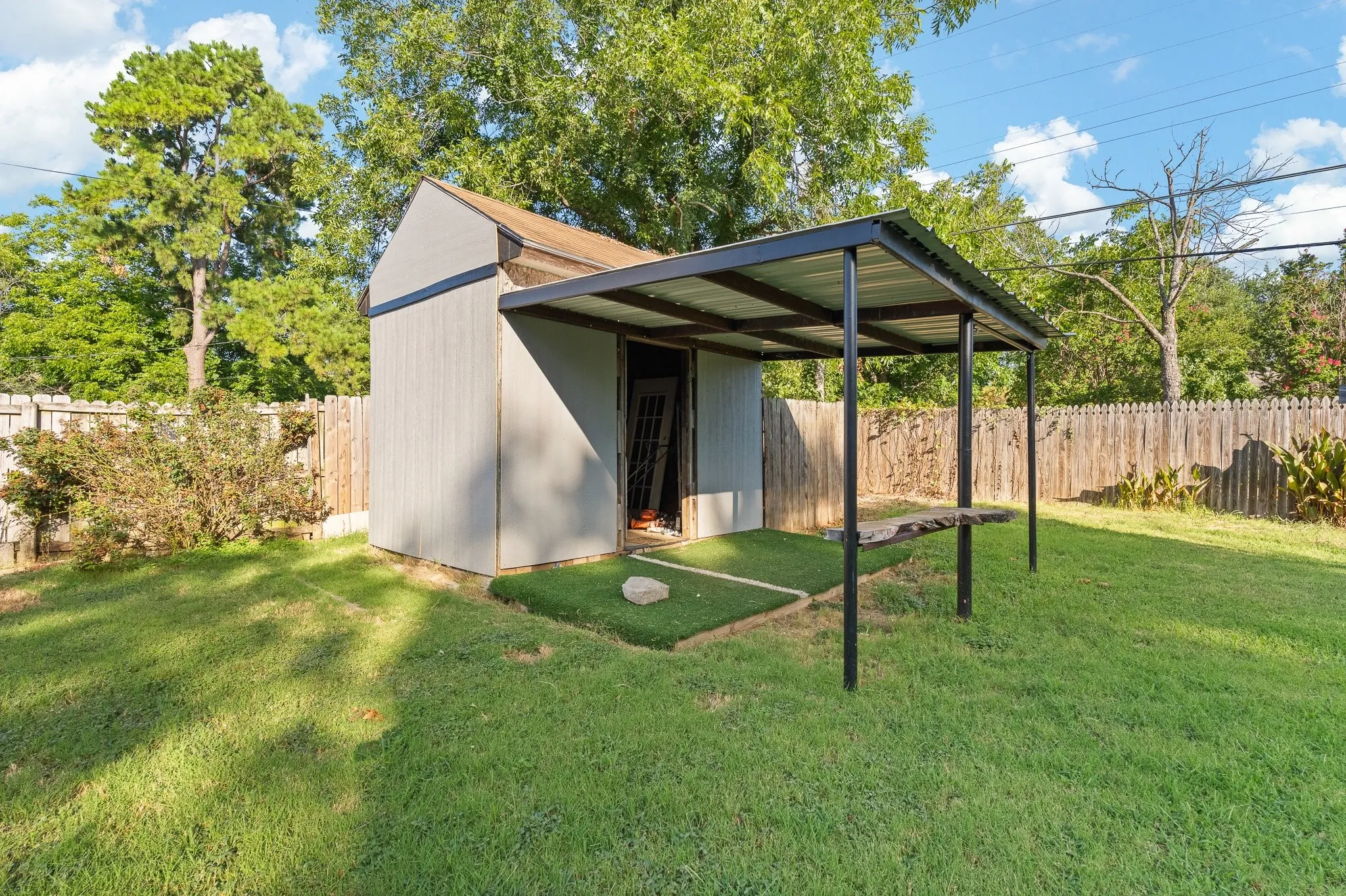 Single Family Residence For Sale in Johnson County , 1206 Hemphill Drive, Cleburne, Texas 76033, 3 Bedroom, 2 Bathroom, 2 Garage spaces, 1,350 Sqft, built in 1968, mls#21342870, Real Estate Agent in Cleburne, Homes For Sale in Johnson county, Homes For Sale in Cleburne, Realtor in Cleburne Texas, Real Estate Brokerage Independent Realty Texas, Luminita Cordes Realtor