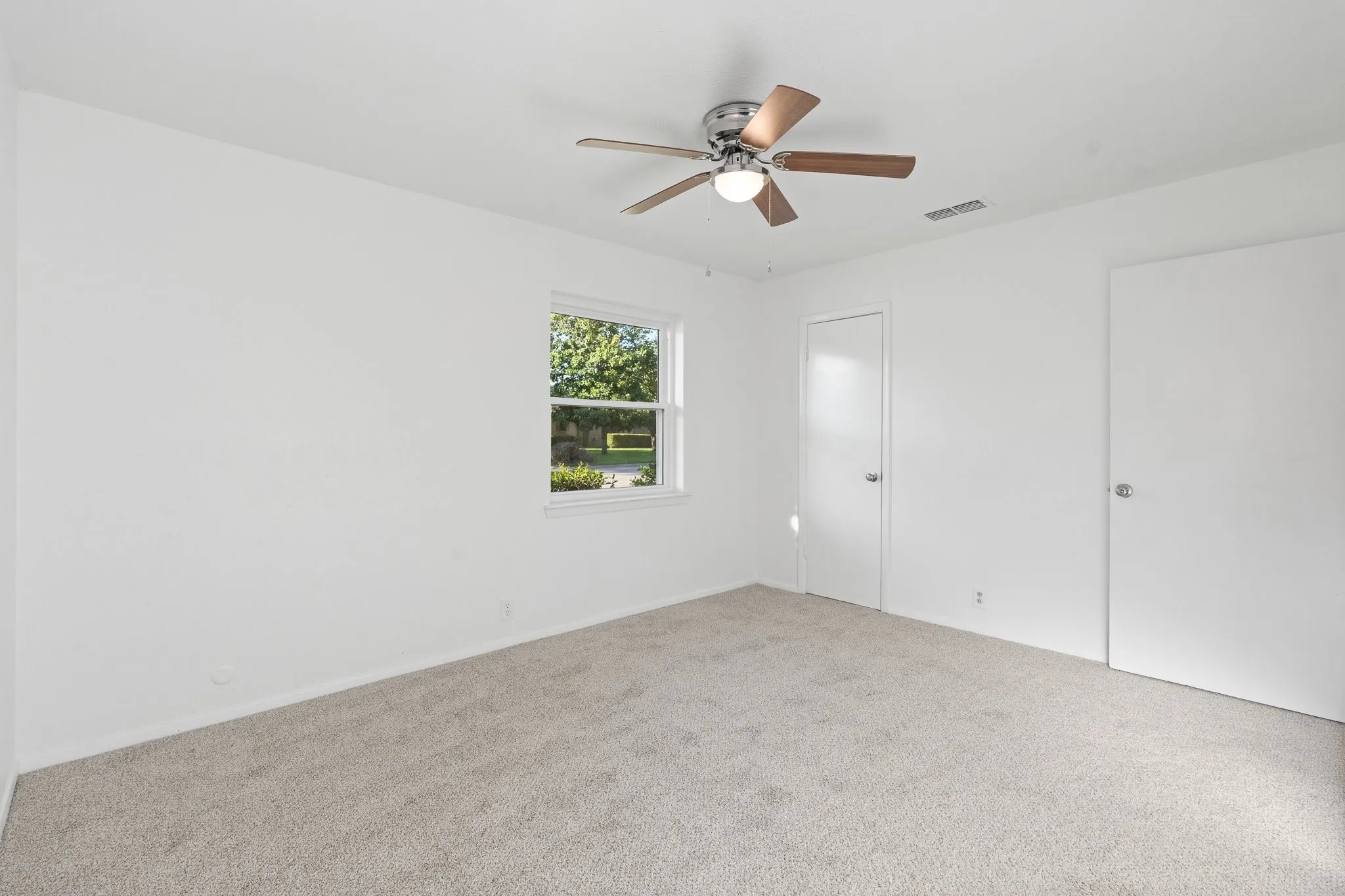 Single Family Residence For Sale in Johnson County , 1206 Hemphill Drive, Cleburne, Texas 76033, 3 Bedroom, 2 Bathroom, 2 Garage spaces, 1,350 Sqft, built in 1968, mls#21342870, Real Estate Agent in Cleburne, Homes For Sale in Johnson county, Homes For Sale in Cleburne, Realtor in Cleburne Texas, Real Estate Brokerage Independent Realty Texas, Luminita Cordes Realtor