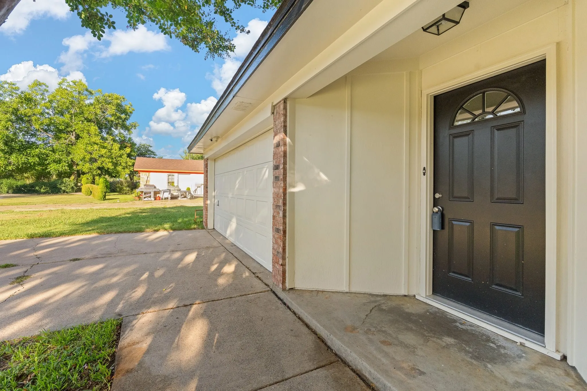 Single Family Residence For Sale in Johnson County , 1206 Hemphill Drive, Cleburne, Texas 76033, 3 Bedroom, 2 Bathroom, 2 Garage spaces, 1,350 Sqft, built in 1968, mls#21342870, Real Estate Agent in Cleburne, Homes For Sale in Johnson county, Homes For Sale in Cleburne, Realtor in Cleburne Texas, Real Estate Brokerage Independent Realty Texas, Luminita Cordes Realtor