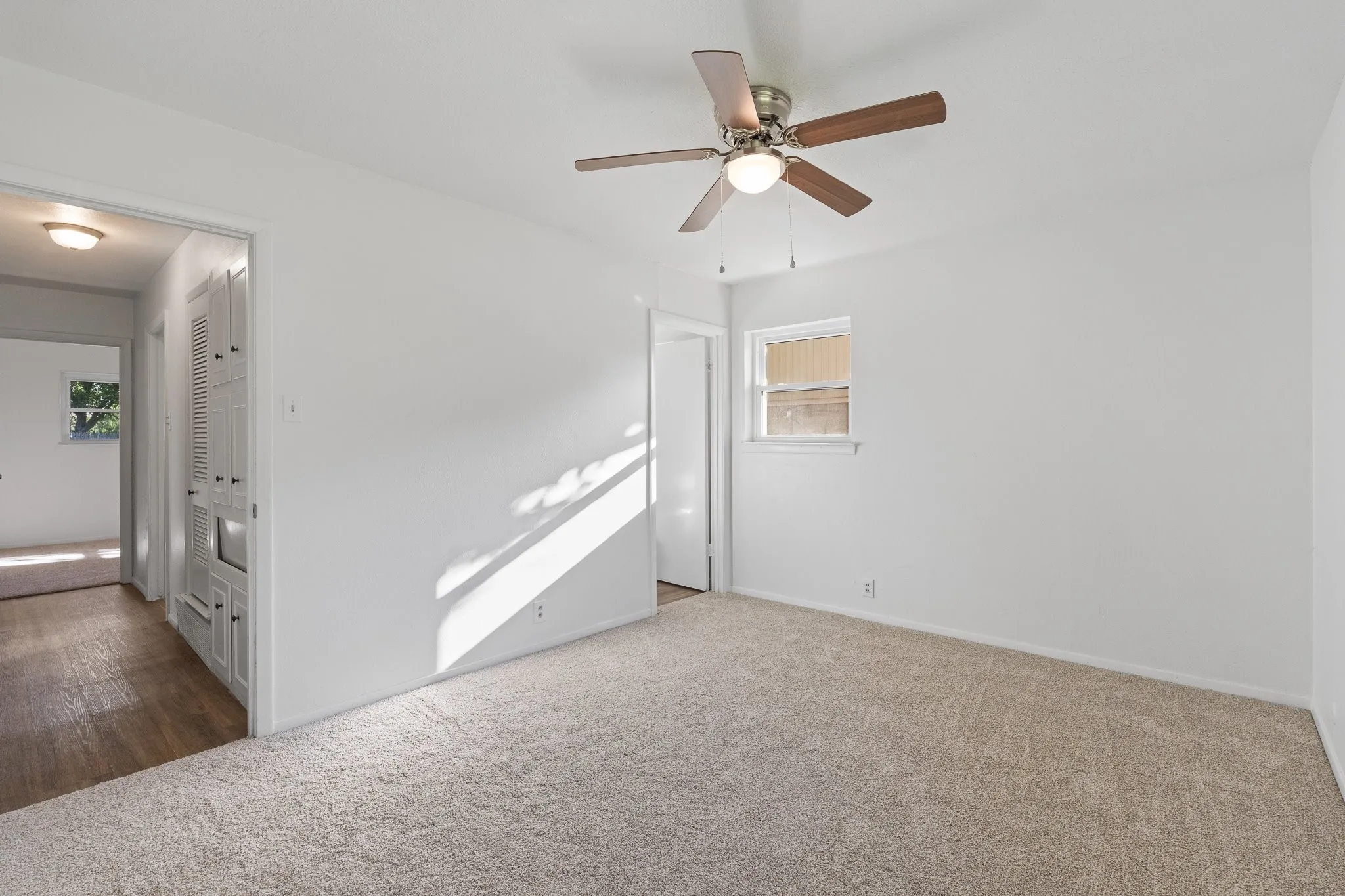 Single Family Residence For Sale in Johnson County , 1206 Hemphill Drive, Cleburne, Texas 76033, 3 Bedroom, 2 Bathroom, 2 Garage spaces, 1,350 Sqft, built in 1968, mls#21342870, Real Estate Agent in Cleburne, Homes For Sale in Johnson county, Homes For Sale in Cleburne, Realtor in Cleburne Texas, Real Estate Brokerage Independent Realty Texas, Luminita Cordes Realtor