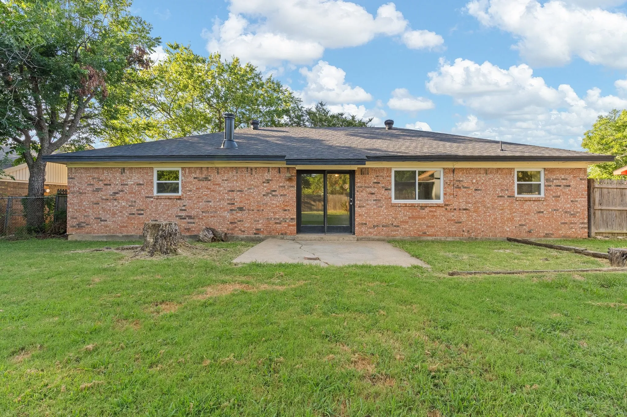 Single Family Residence For Sale in Johnson County , 1206 Hemphill Drive, Cleburne, Texas 76033, 3 Bedroom, 2 Bathroom, 2 Garage spaces, 1,350 Sqft, built in 1968, mls#21342870, Real Estate Agent in Cleburne, Homes For Sale in Johnson county, Homes For Sale in Cleburne, Realtor in Cleburne Texas, Real Estate Brokerage Independent Realty Texas, Luminita Cordes Realtor