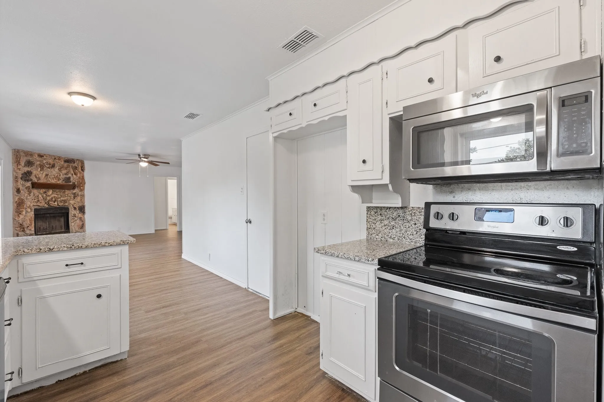 Single Family Residence For Sale in Johnson County , 1206 Hemphill Drive, Cleburne, Texas 76033, 3 Bedroom, 2 Bathroom, 2 Garage spaces, 1,350 Sqft, built in 1968, mls#21342870, Real Estate Agent in Cleburne, Homes For Sale in Johnson county, Homes For Sale in Cleburne, Realtor in Cleburne Texas, Real Estate Brokerage Independent Realty Texas, Luminita Cordes Realtor