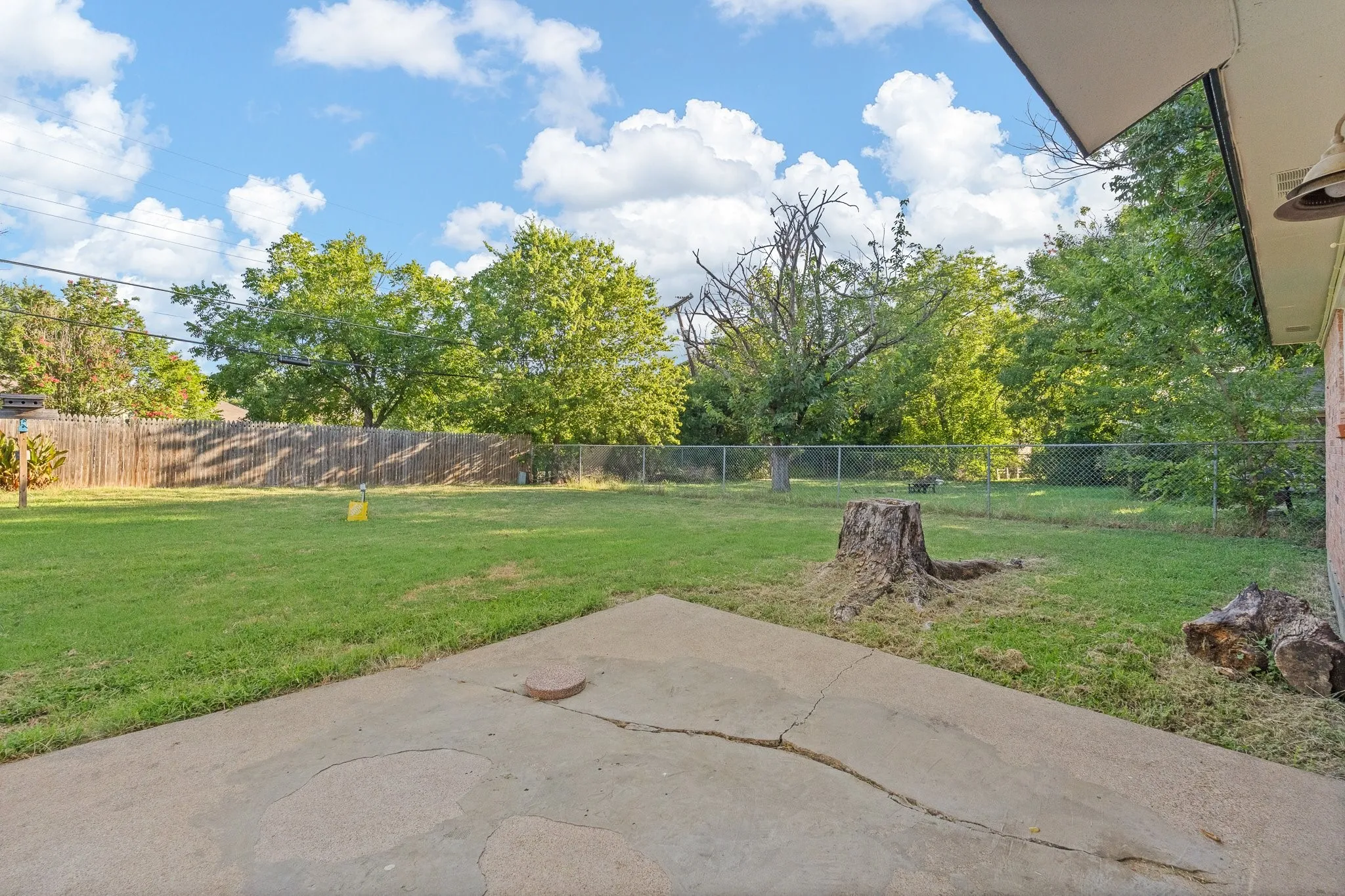 Single Family Residence For Sale in Johnson County , 1206 Hemphill Drive, Cleburne, Texas 76033, 3 Bedroom, 2 Bathroom, 2 Garage spaces, 1,350 Sqft, built in 1968, mls#21342870, Real Estate Agent in Cleburne, Homes For Sale in Johnson county, Homes For Sale in Cleburne, Realtor in Cleburne Texas, Real Estate Brokerage Independent Realty Texas, Luminita Cordes Realtor