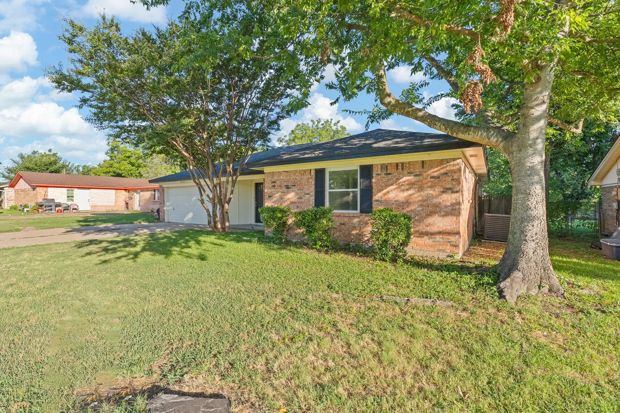 Single Family Residence For Sale in Johnson County , 1206 Hemphill Drive, Cleburne, Texas 76033, 3 Bedroom, 2 Bathroom, 2 Garage spaces, 1,350 Sqft, built in 1968, mls#21342870, Real Estate Agent in Cleburne, Homes For Sale in Johnson county, Homes For Sale in Cleburne, Realtor in Cleburne Texas, Real Estate Brokerage Independent Realty Texas, Luminita Cordes Realtor