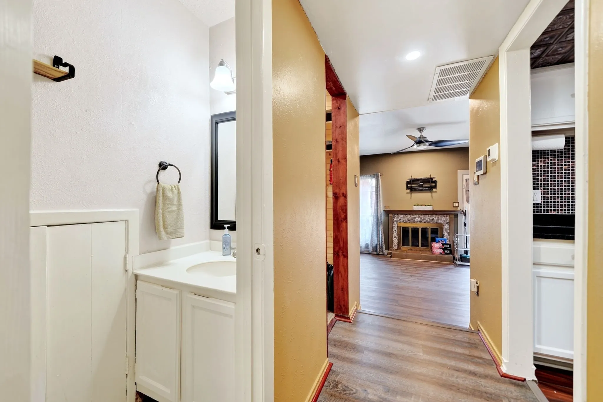 Condominium For Sale in Dallas County , 7145 Fair Oaks Avenue 37, Dallas, Texas 75231, 2 Bedrooms, 3 Bathrooms, Garage spaces, 1,211 Sqft, built in 1974, Price $161,000, mls#21344524, Real Estate Agent in Dallas, Homes For Sale in Dallas county, Homes For Sale in Dallas, Realtor in Dallas Texas, Real Estate Brokerage Independent Realty Texas, Luminita Cordes Realtor
