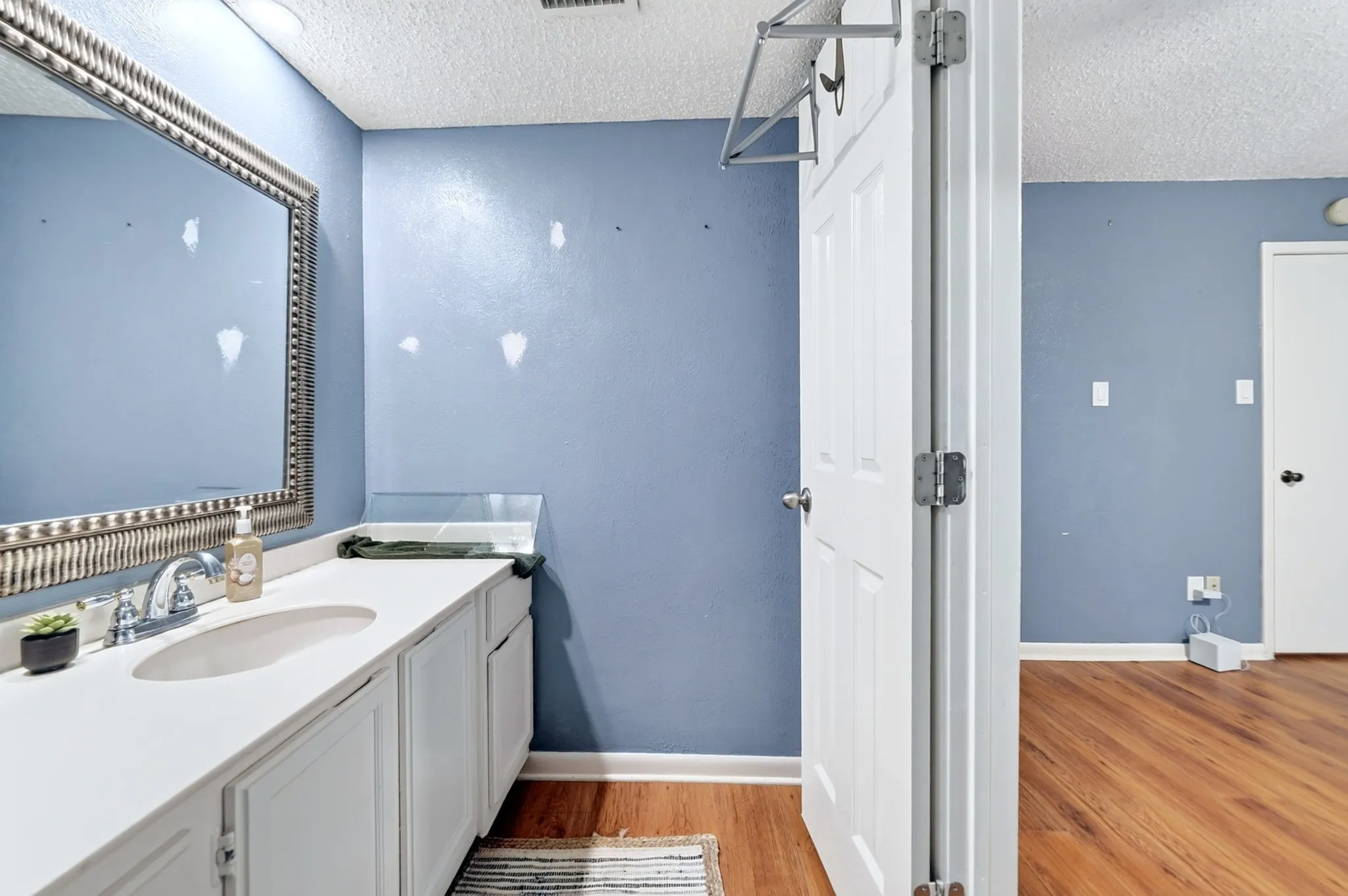 Condominium For Sale in Dallas County , 7145 Fair Oaks Avenue 37, Dallas, Texas 75231, 2 Bedrooms, 3 Bathrooms, Garage spaces, 1,211 Sqft, built in 1974, Price $161,000, mls#21344524, Real Estate Agent in Dallas, Homes For Sale in Dallas county, Homes For Sale in Dallas, Realtor in Dallas Texas, Real Estate Brokerage Independent Realty Texas, Luminita Cordes Realtor
