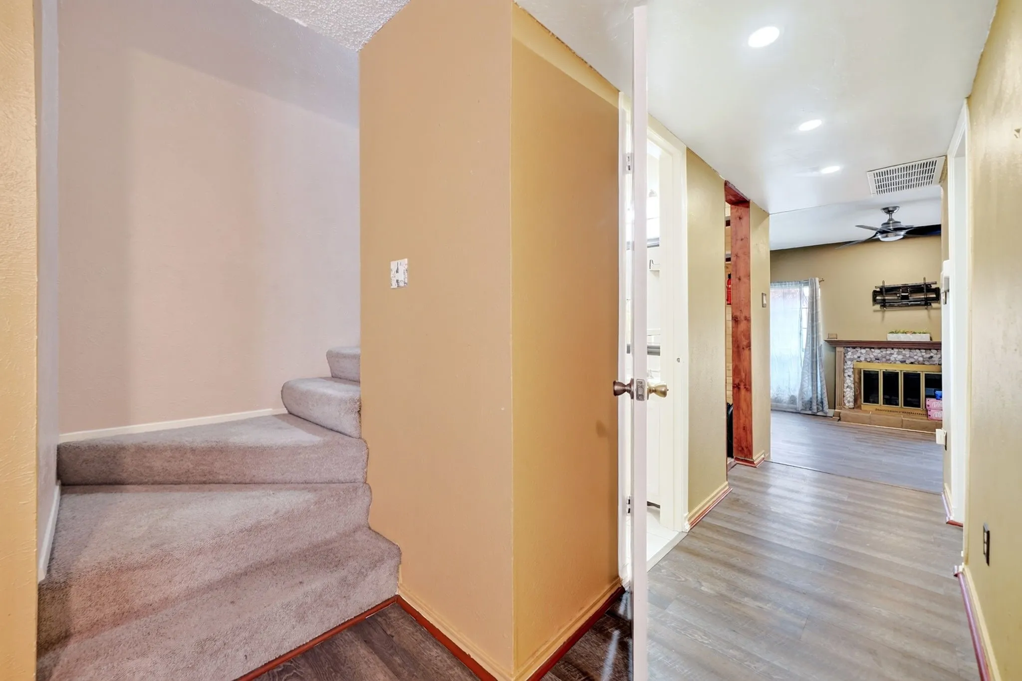 Condominium For Sale in Dallas County , 7145 Fair Oaks Avenue 37, Dallas, Texas 75231, 2 Bedrooms, 3 Bathrooms, Garage spaces, 1,211 Sqft, built in 1974, Price $161,000, mls#21344524, Real Estate Agent in Dallas, Homes For Sale in Dallas county, Homes For Sale in Dallas, Realtor in Dallas Texas, Real Estate Brokerage Independent Realty Texas, Luminita Cordes Realtor