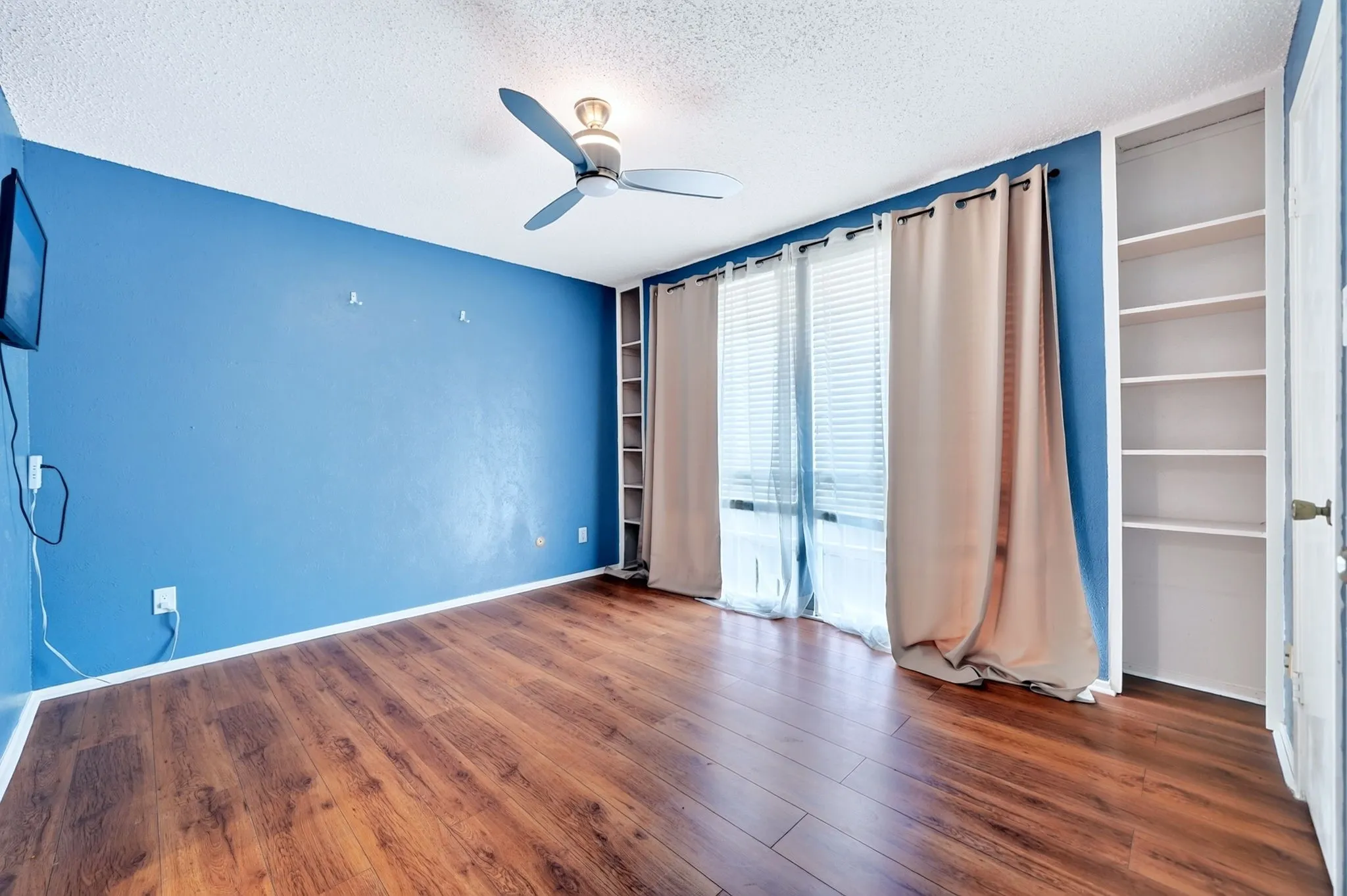 Condominium For Sale in Dallas County , 7145 Fair Oaks Avenue 37, Dallas, Texas 75231, 2 Bedrooms, 3 Bathrooms, Garage spaces, 1,211 Sqft, built in 1974, Price $161,000, mls#21344524, Real Estate Agent in Dallas, Homes For Sale in Dallas county, Homes For Sale in Dallas, Realtor in Dallas Texas, Real Estate Brokerage Independent Realty Texas, Luminita Cordes Realtor
