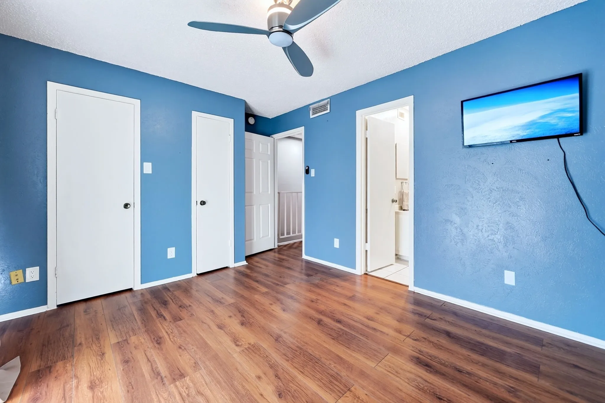 Condominium For Sale in Dallas County , 7145 Fair Oaks Avenue 37, Dallas, Texas 75231, 2 Bedrooms, 3 Bathrooms, Garage spaces, 1,211 Sqft, built in 1974, Price $161,000, mls#21344524, Real Estate Agent in Dallas, Homes For Sale in Dallas county, Homes For Sale in Dallas, Realtor in Dallas Texas, Real Estate Brokerage Independent Realty Texas, Luminita Cordes Realtor
