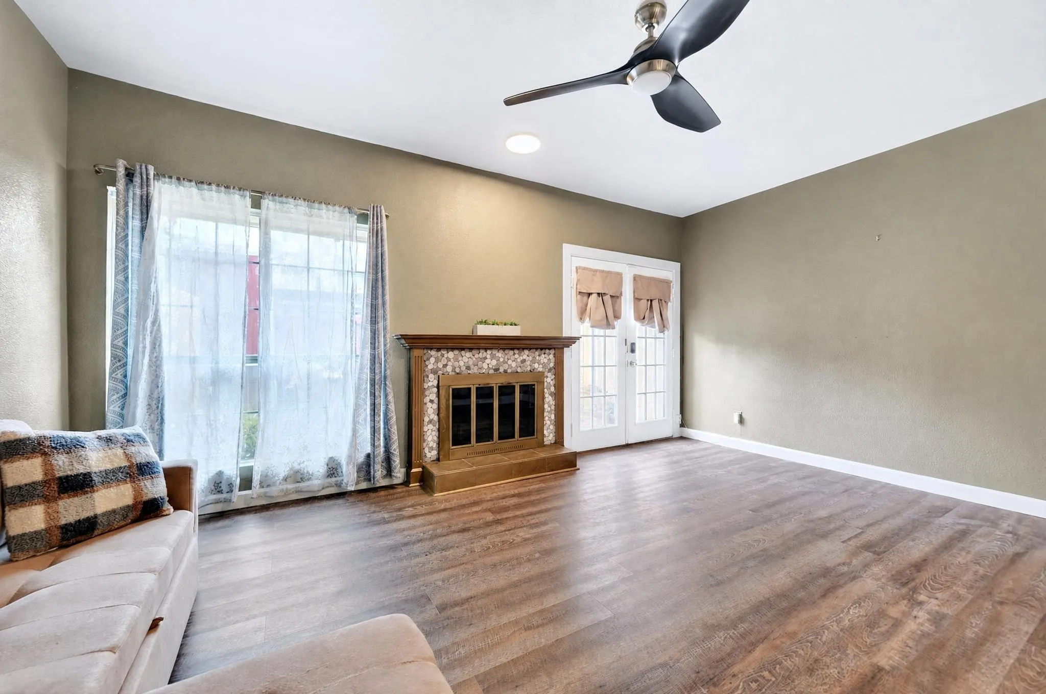 Condominium For Sale in Dallas County , 7145 Fair Oaks Avenue 37, Dallas, Texas 75231, 2 Bedrooms, 3 Bathrooms, Garage spaces, 1,211 Sqft, built in 1974, Price $161,000, mls#21344524, Real Estate Agent in Dallas, Homes For Sale in Dallas county, Homes For Sale in Dallas, Realtor in Dallas Texas, Real Estate Brokerage Independent Realty Texas, Luminita Cordes Realtor
