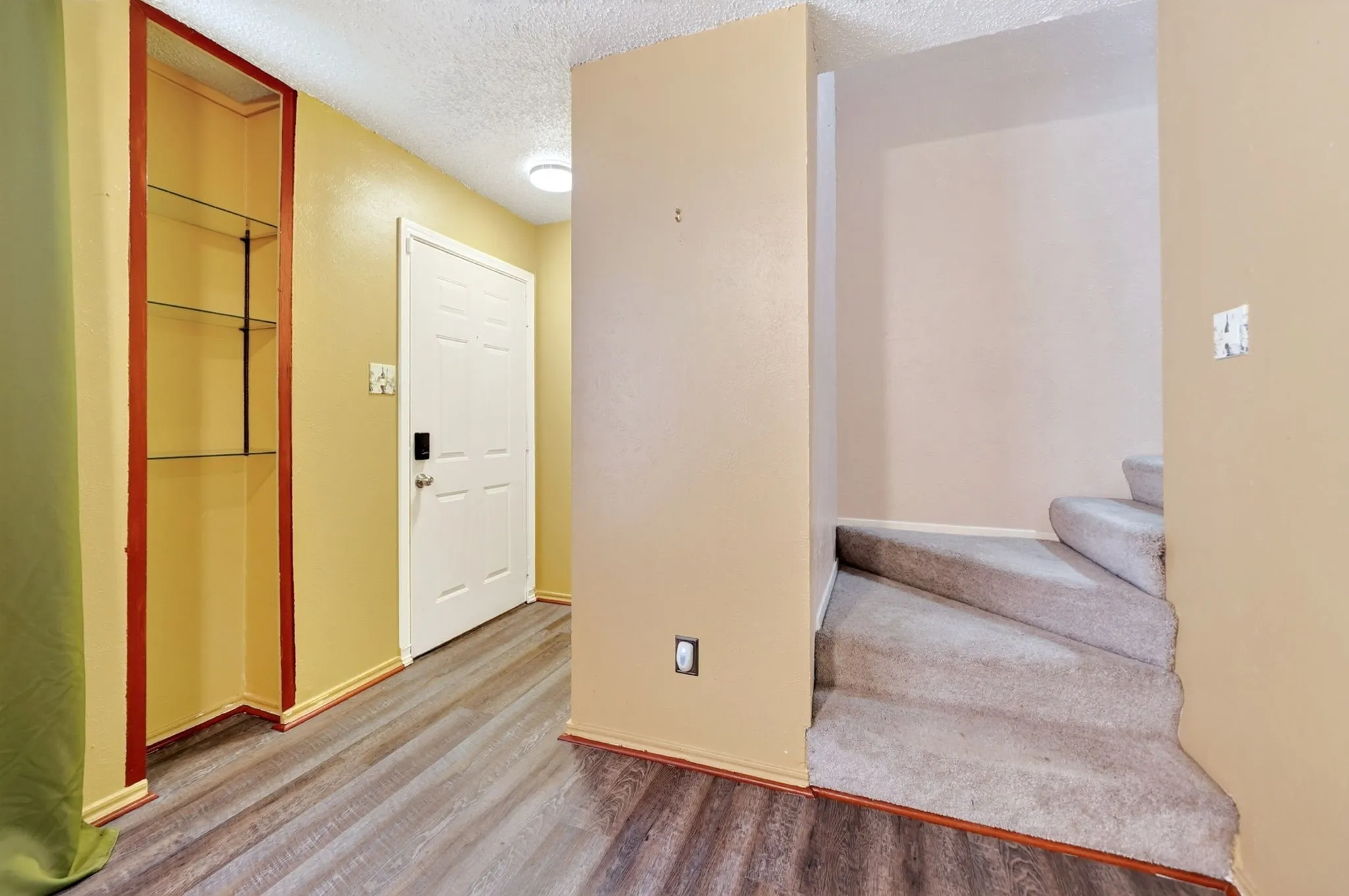 Condominium For Sale in Dallas County , 7145 Fair Oaks Avenue 37, Dallas, Texas 75231, 2 Bedrooms, 3 Bathrooms, Garage spaces, 1,211 Sqft, built in 1974, Price $161,000, mls#21344524, Real Estate Agent in Dallas, Homes For Sale in Dallas county, Homes For Sale in Dallas, Realtor in Dallas Texas, Real Estate Brokerage Independent Realty Texas, Luminita Cordes Realtor