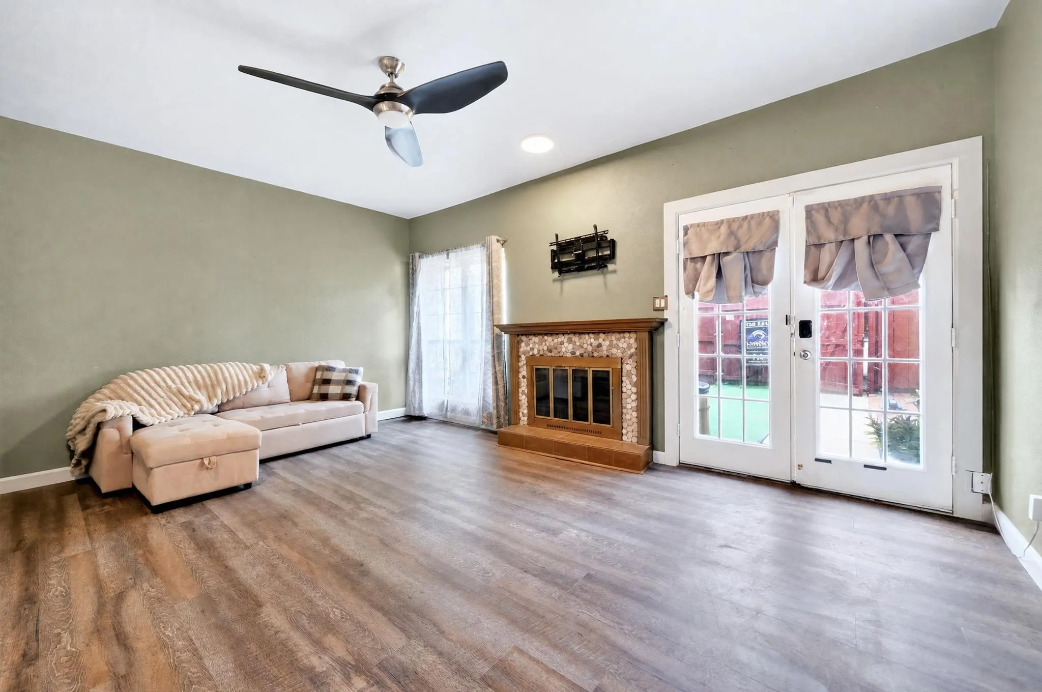Condominium For Sale in Dallas County , 7145 Fair Oaks Avenue 37, Dallas, Texas 75231, 2 Bedrooms, 3 Bathrooms, Garage spaces, 1,211 Sqft, built in 1974, Price $161,000, mls#21344524, Real Estate Agent in Dallas, Homes For Sale in Dallas county, Homes For Sale in Dallas, Realtor in Dallas Texas, Real Estate Brokerage Independent Realty Texas, Luminita Cordes Realtor