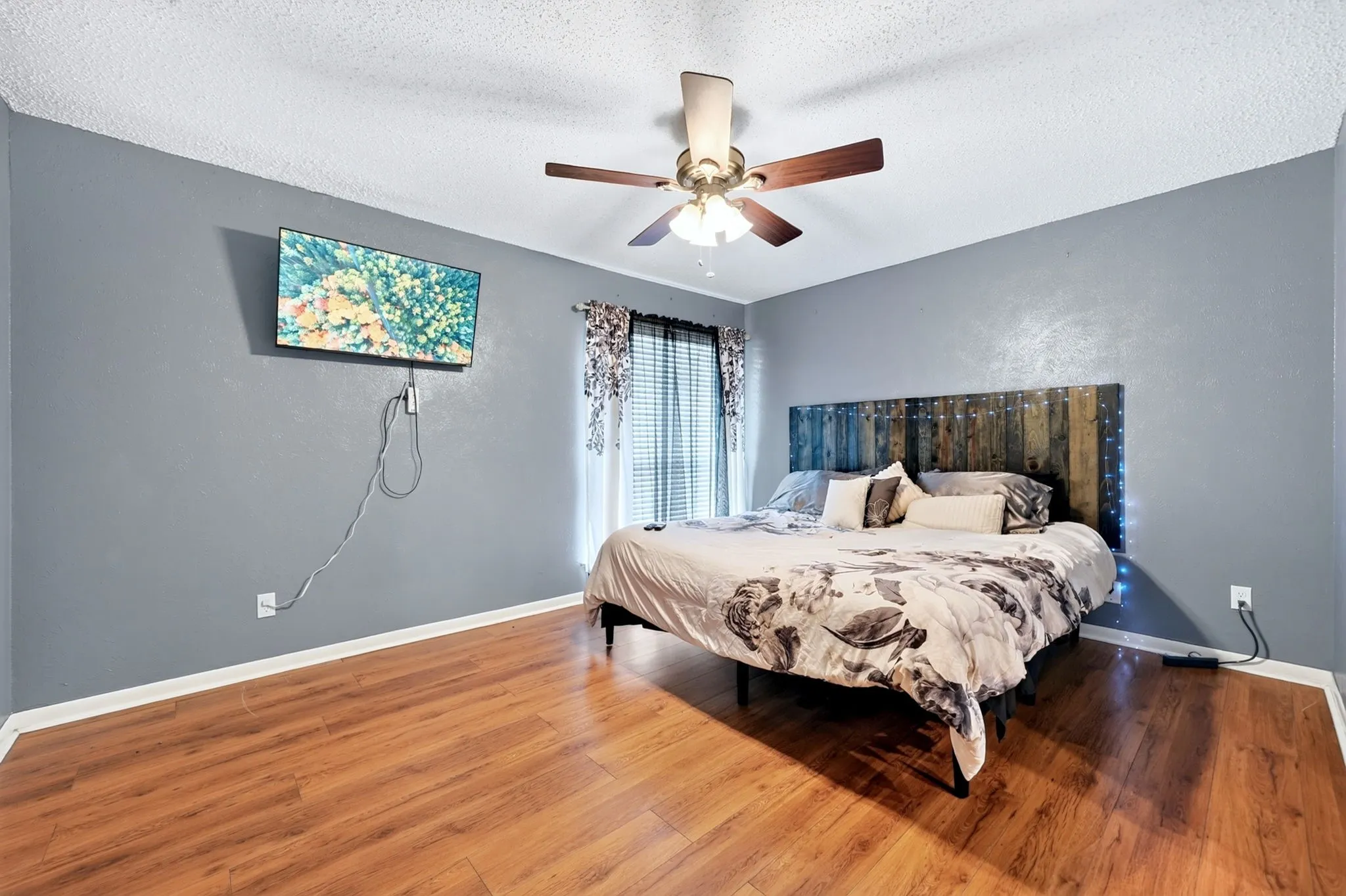 Condominium For Sale in Dallas County , 7145 Fair Oaks Avenue 37, Dallas, Texas 75231, 2 Bedrooms, 3 Bathrooms, Garage spaces, 1,211 Sqft, built in 1974, Price $161,000, mls#21344524, Real Estate Agent in Dallas, Homes For Sale in Dallas county, Homes For Sale in Dallas, Realtor in Dallas Texas, Real Estate Brokerage Independent Realty Texas, Luminita Cordes Realtor