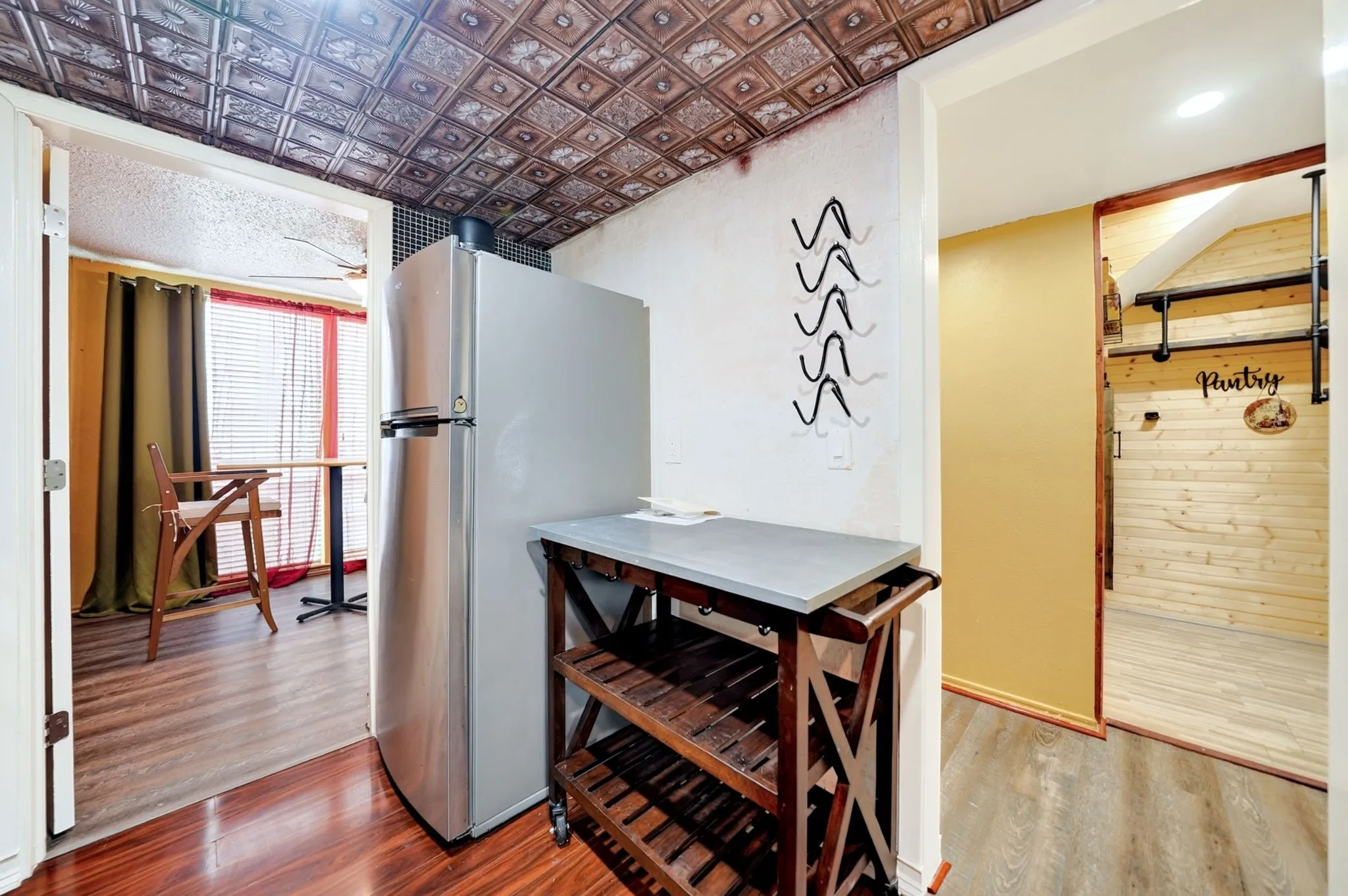Condominium For Sale in Dallas County , 7145 Fair Oaks Avenue 37, Dallas, Texas 75231, 2 Bedrooms, 3 Bathrooms, Garage spaces, 1,211 Sqft, built in 1974, Price $161,000, mls#21344524, Real Estate Agent in Dallas, Homes For Sale in Dallas county, Homes For Sale in Dallas, Realtor in Dallas Texas, Real Estate Brokerage Independent Realty Texas, Luminita Cordes Realtor