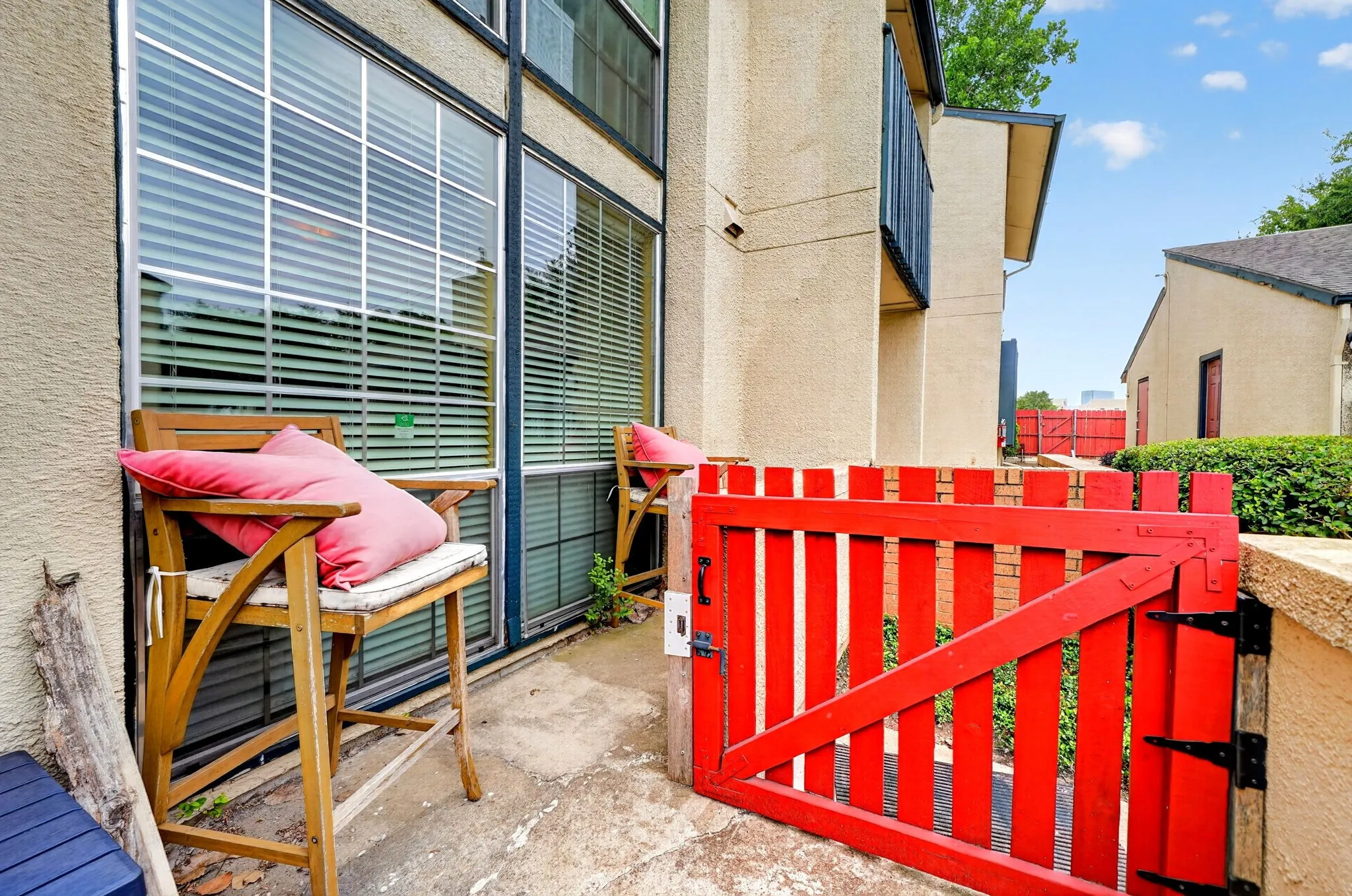 Condominium For Sale in Dallas County , 7145 Fair Oaks Avenue 37, Dallas, Texas 75231, 2 Bedrooms, 3 Bathrooms, Garage spaces, 1,211 Sqft, built in 1974, Price $161,000, mls#21344524, Real Estate Agent in Dallas, Homes For Sale in Dallas county, Homes For Sale in Dallas, Realtor in Dallas Texas, Real Estate Brokerage Independent Realty Texas, Luminita Cordes Realtor