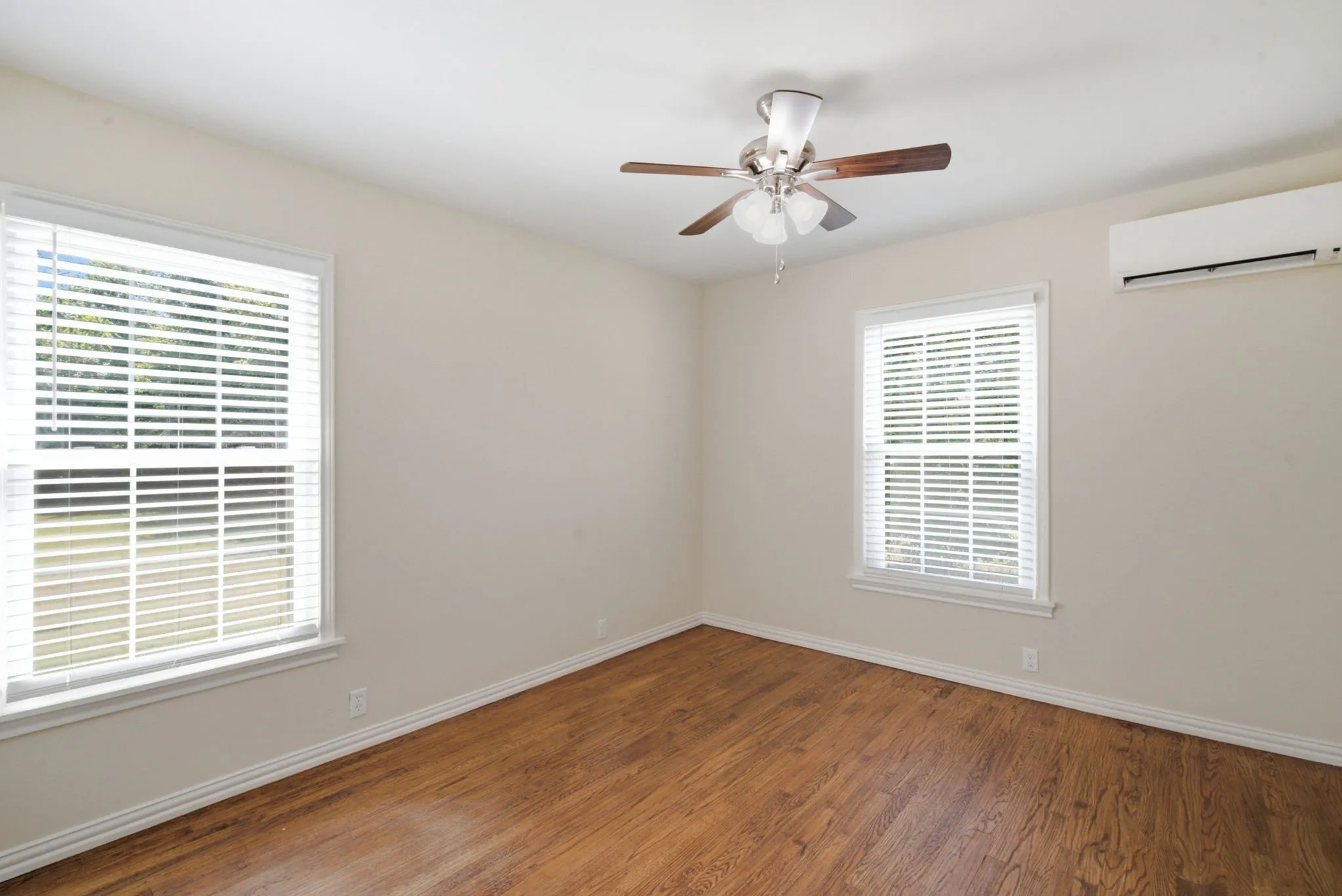 Single Family Residence For Sale in Parker County , 1310 Oliver Street, Weatherford, Texas 76086, 2 Bedroom, 1 Bathroom, 1 Garage spaces, 747 Sqft, built in 1957, mls#21344199, Real Estate Agent in Weatherford, Homes For Sale in Parker county, Homes For Sale in Weatherford, Realtor in Weatherford Texas, Real Estate Brokerage Independent Realty Texas, Luminita Cordes Realtor