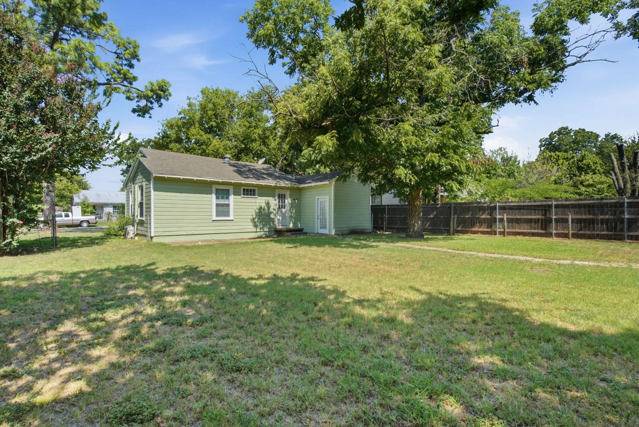 Single Family Residence For Sale in Parker County , 1310 Oliver Street, Weatherford, Texas 76086, 2 Bedroom, 1 Bathroom, 1 Garage spaces, 747 Sqft, built in 1957, mls#21344199, Real Estate Agent in Weatherford, Homes For Sale in Parker county, Homes For Sale in Weatherford, Realtor in Weatherford Texas, Real Estate Brokerage Independent Realty Texas, Luminita Cordes Realtor