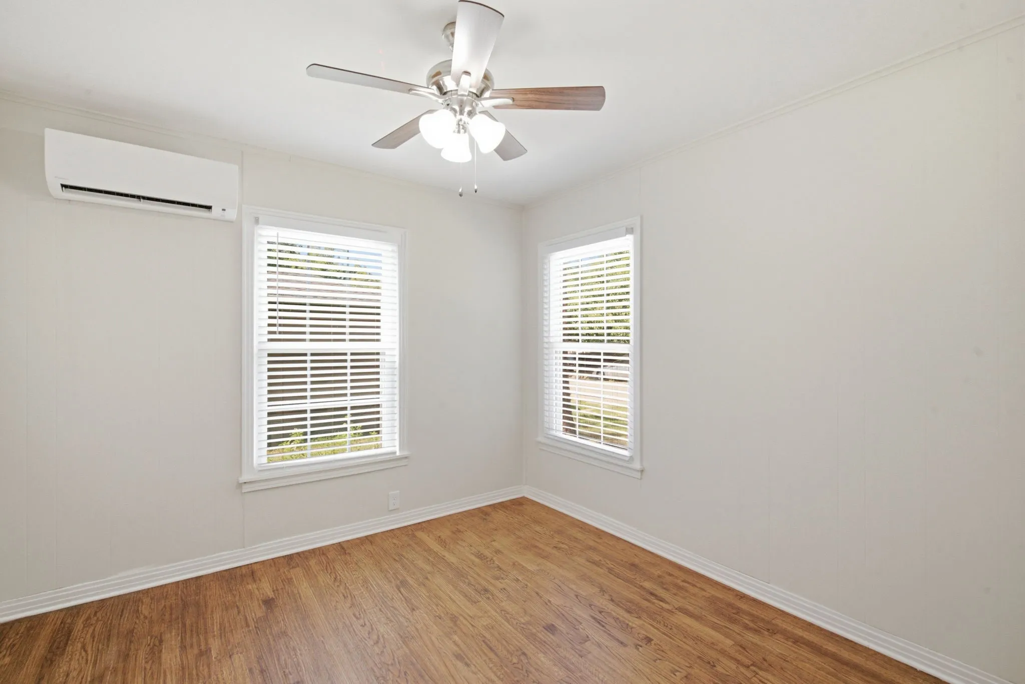 Single Family Residence For Sale in Parker County , 1310 Oliver Street, Weatherford, Texas 76086, 2 Bedroom, 1 Bathroom, 1 Garage spaces, 747 Sqft, built in 1957, mls#21344199, Real Estate Agent in Weatherford, Homes For Sale in Parker county, Homes For Sale in Weatherford, Realtor in Weatherford Texas, Real Estate Brokerage Independent Realty Texas, Luminita Cordes Realtor