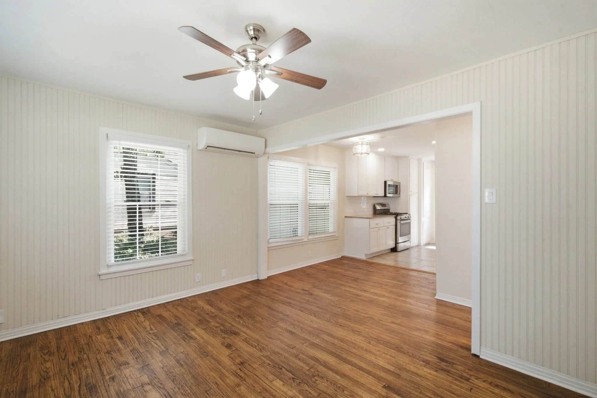 Single Family Residence For Sale in Parker County , 1310 Oliver Street, Weatherford, Texas 76086, 2 Bedroom, 1 Bathroom, 1 Garage spaces, 747 Sqft, built in 1957, mls#21344199, Real Estate Agent in Weatherford, Homes For Sale in Parker county, Homes For Sale in Weatherford, Realtor in Weatherford Texas, Real Estate Brokerage Independent Realty Texas, Luminita Cordes Realtor