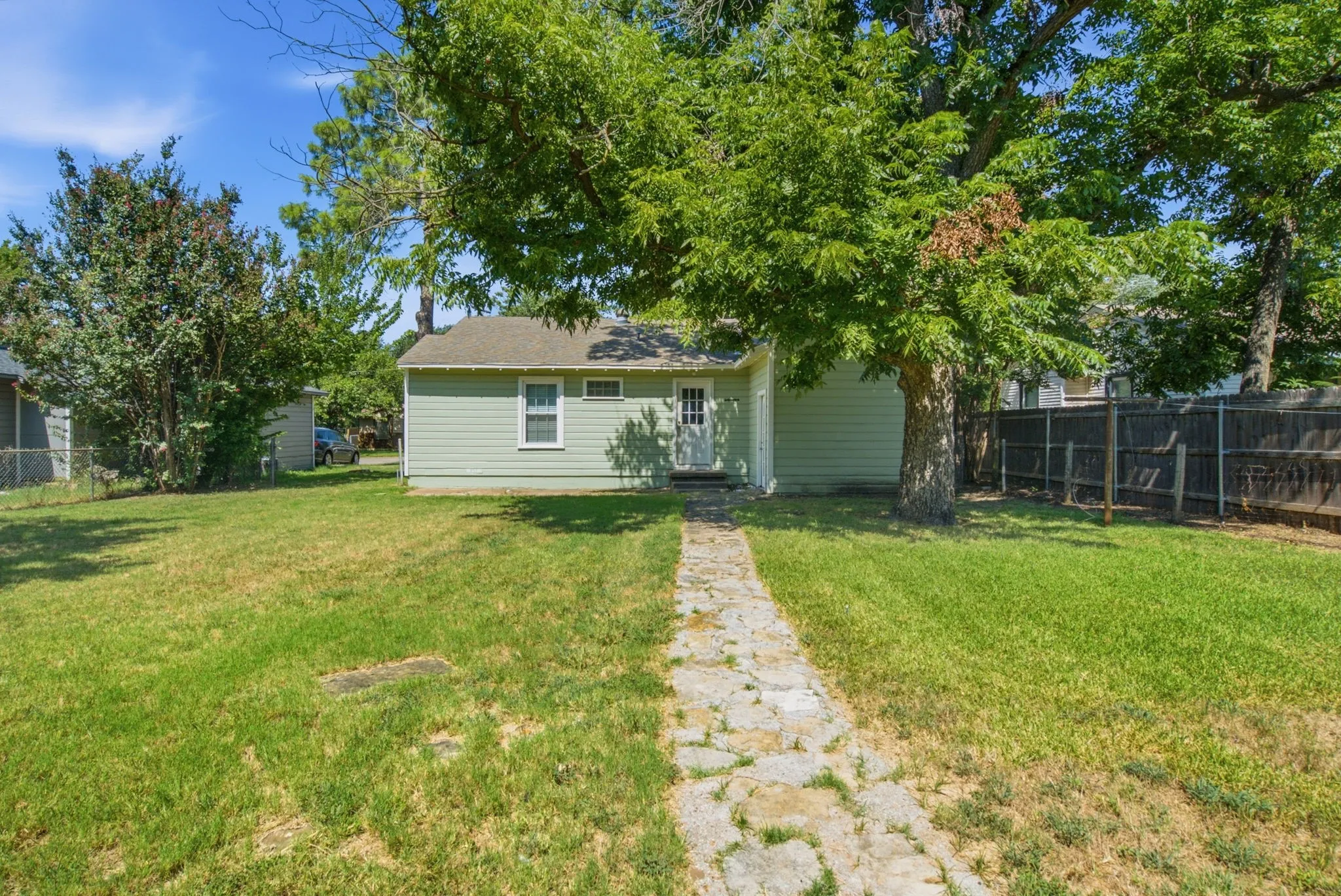 Single Family Residence For Sale in Parker County , 1310 Oliver Street, Weatherford, Texas 76086, 2 Bedroom, 1 Bathroom, 1 Garage spaces, 747 Sqft, built in 1957, mls#21344199, Real Estate Agent in Weatherford, Homes For Sale in Parker county, Homes For Sale in Weatherford, Realtor in Weatherford Texas, Real Estate Brokerage Independent Realty Texas, Luminita Cordes Realtor