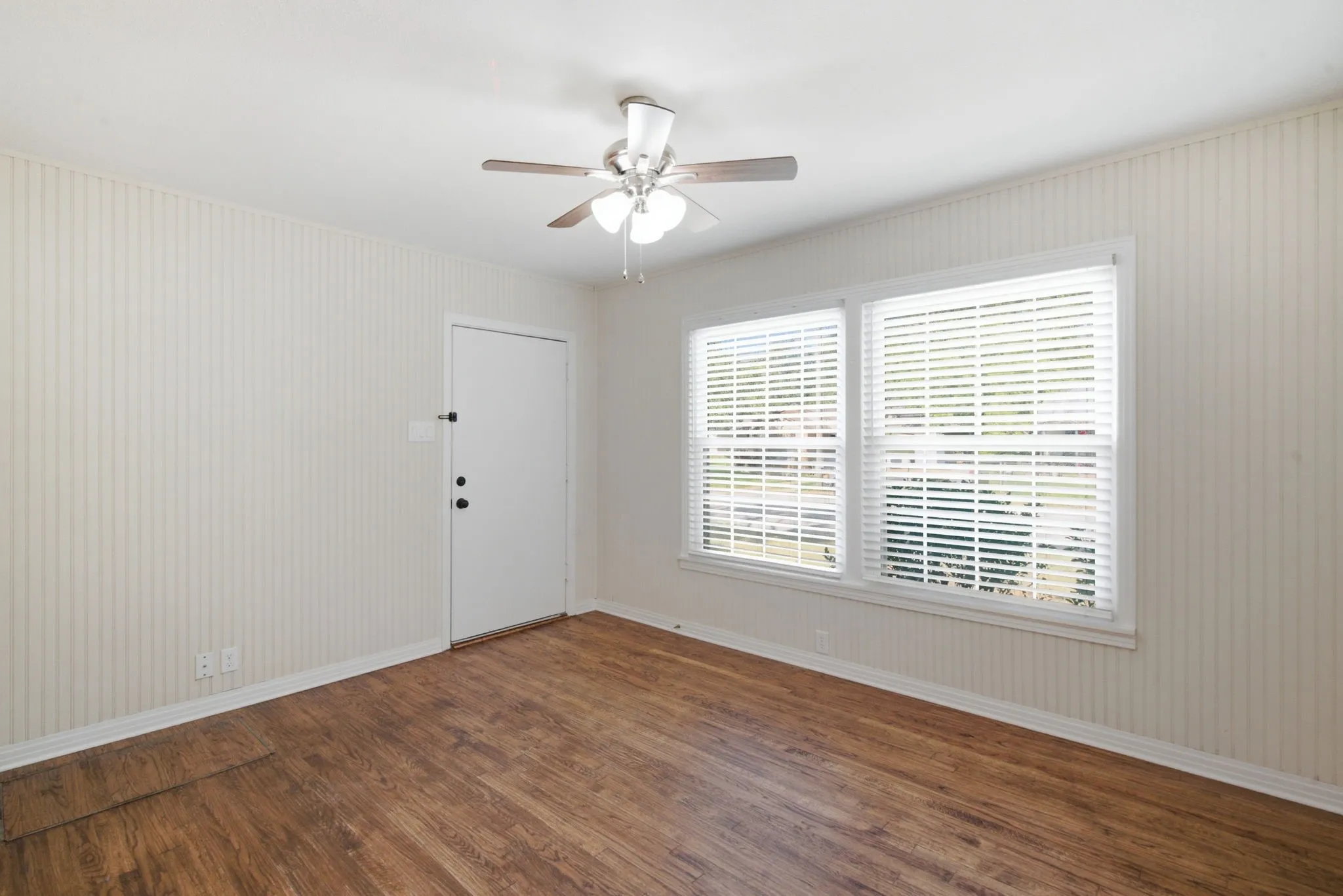Single Family Residence For Sale in Parker County , 1310 Oliver Street, Weatherford, Texas 76086, 2 Bedroom, 1 Bathroom, 1 Garage spaces, 747 Sqft, built in 1957, mls#21344199, Real Estate Agent in Weatherford, Homes For Sale in Parker county, Homes For Sale in Weatherford, Realtor in Weatherford Texas, Real Estate Brokerage Independent Realty Texas, Luminita Cordes Realtor