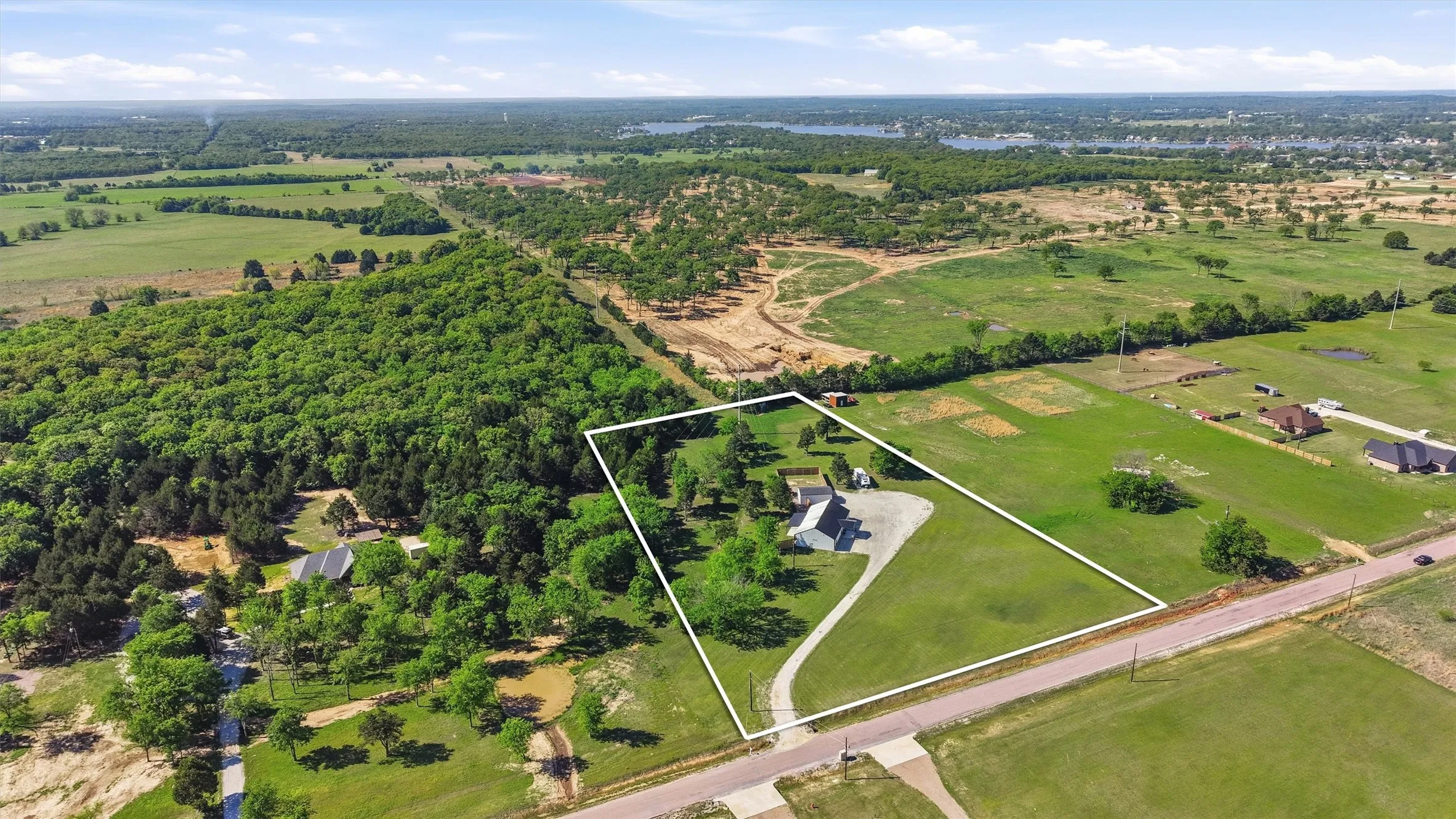 Single Family Residence For Sale in Cooke County , 210 County Road 2184, Gainesville, Texas 76240, 4 Bedroom, 3 Bathroom, Garage spaces, 2,100 Sqft, built in 2024, mls#21342308, Real Estate Agent in Gainesville, Homes For Sale in Cooke county, Homes For Sale in Gainesville, Realtor in Gainesville Texas, Real Estate Brokerage Independent Realty Texas, Luminita Cordes Realtor